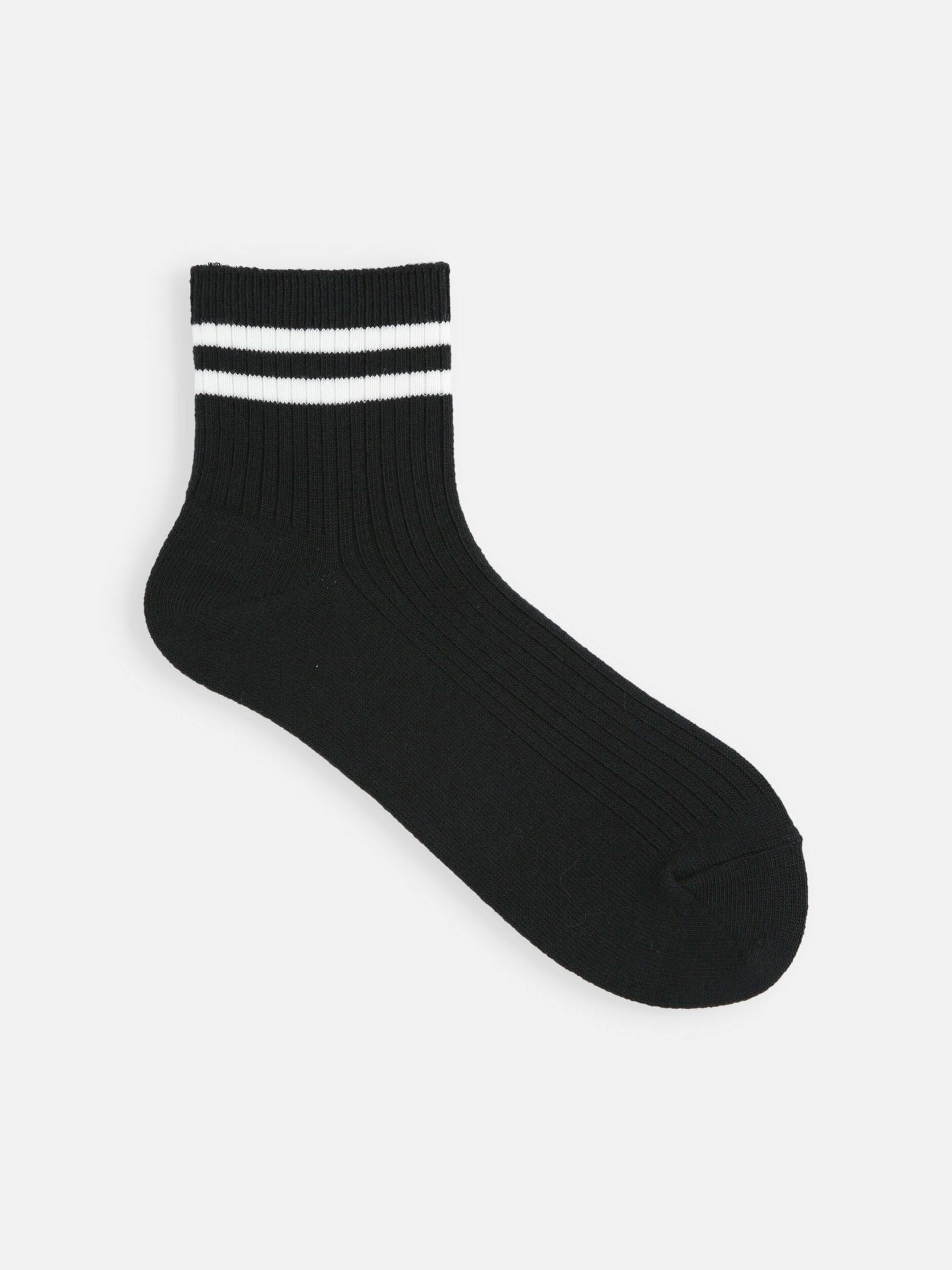 Tabio Neat Tennis Rib Ankle Socks, black with white stripes, ribbed cotton-acrylic texture, perfect for sporty style.