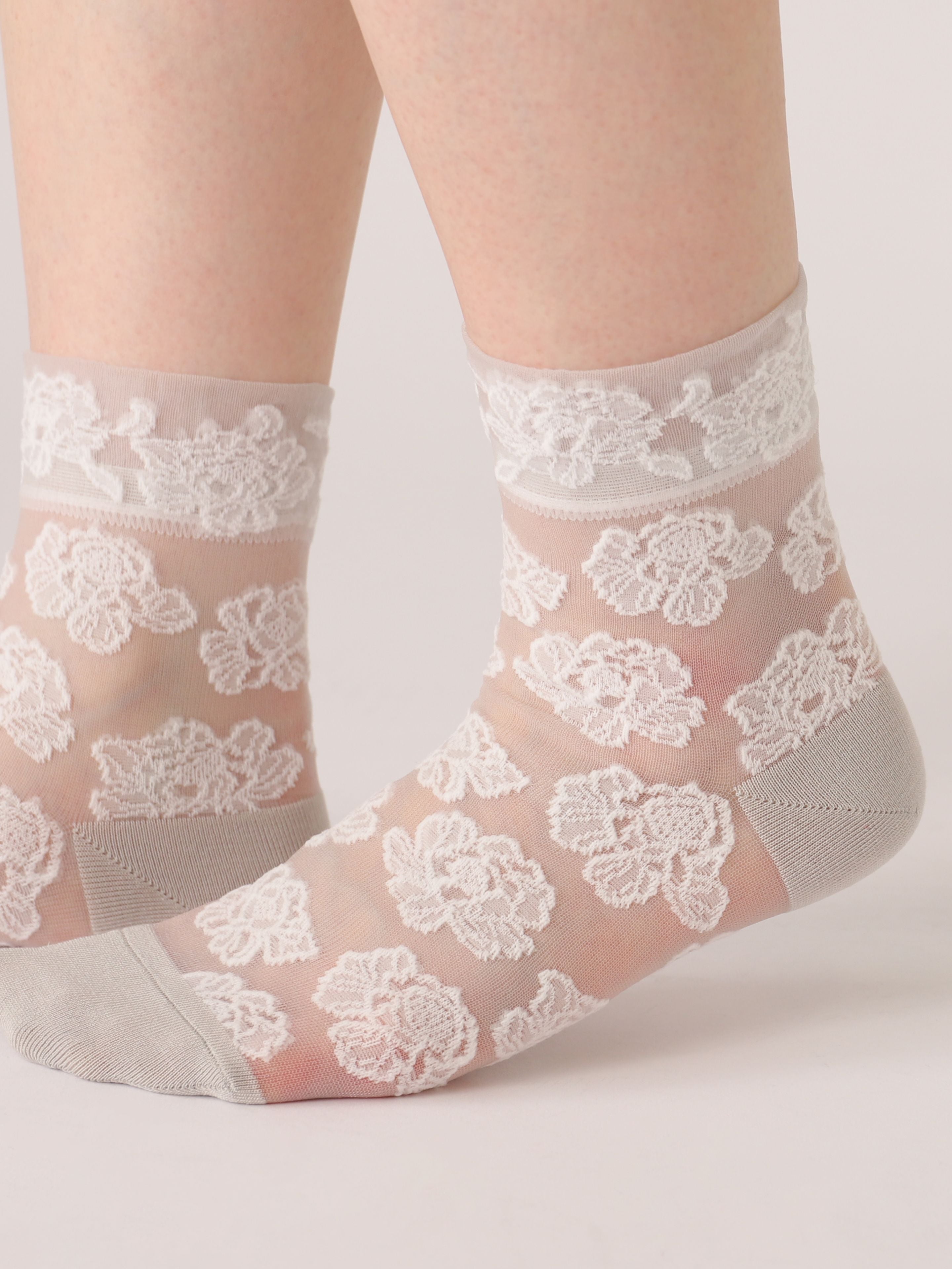 Tabio Tulle Peony Low Crew Socks showing a detailed floral design with soft elastic. Perfect for ballet flats or sandals.