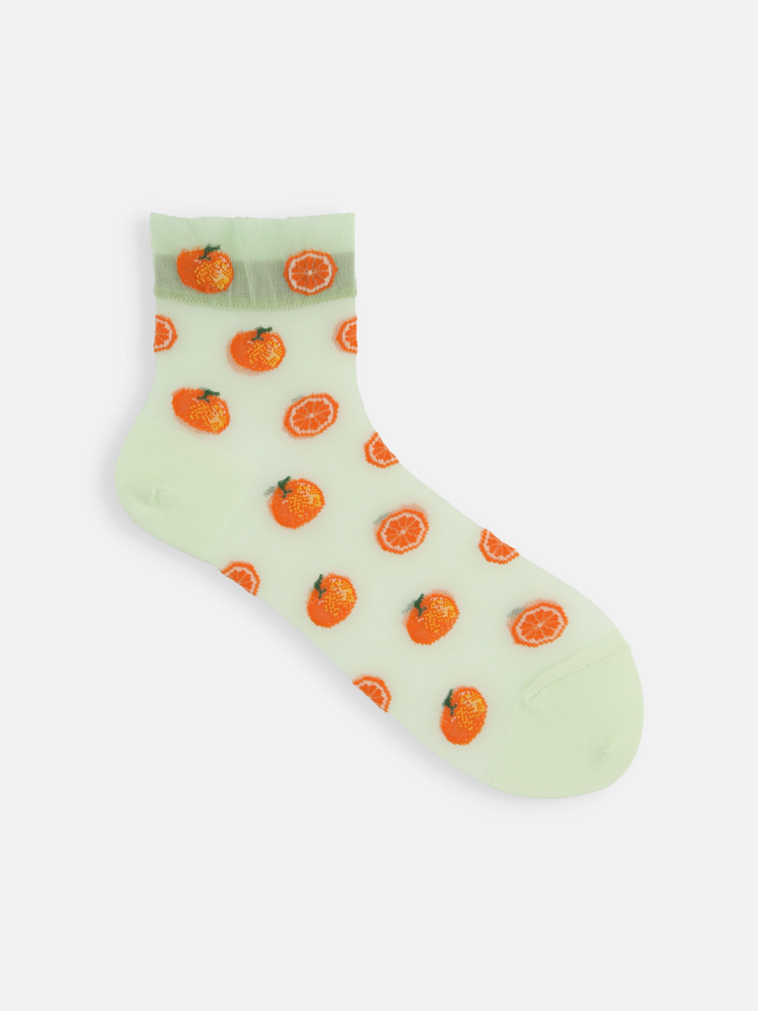 Tabio. Tulle Orange Pattern Ankle Socks featuring vibrant orange fruit design on a mint background, perfect for summer.