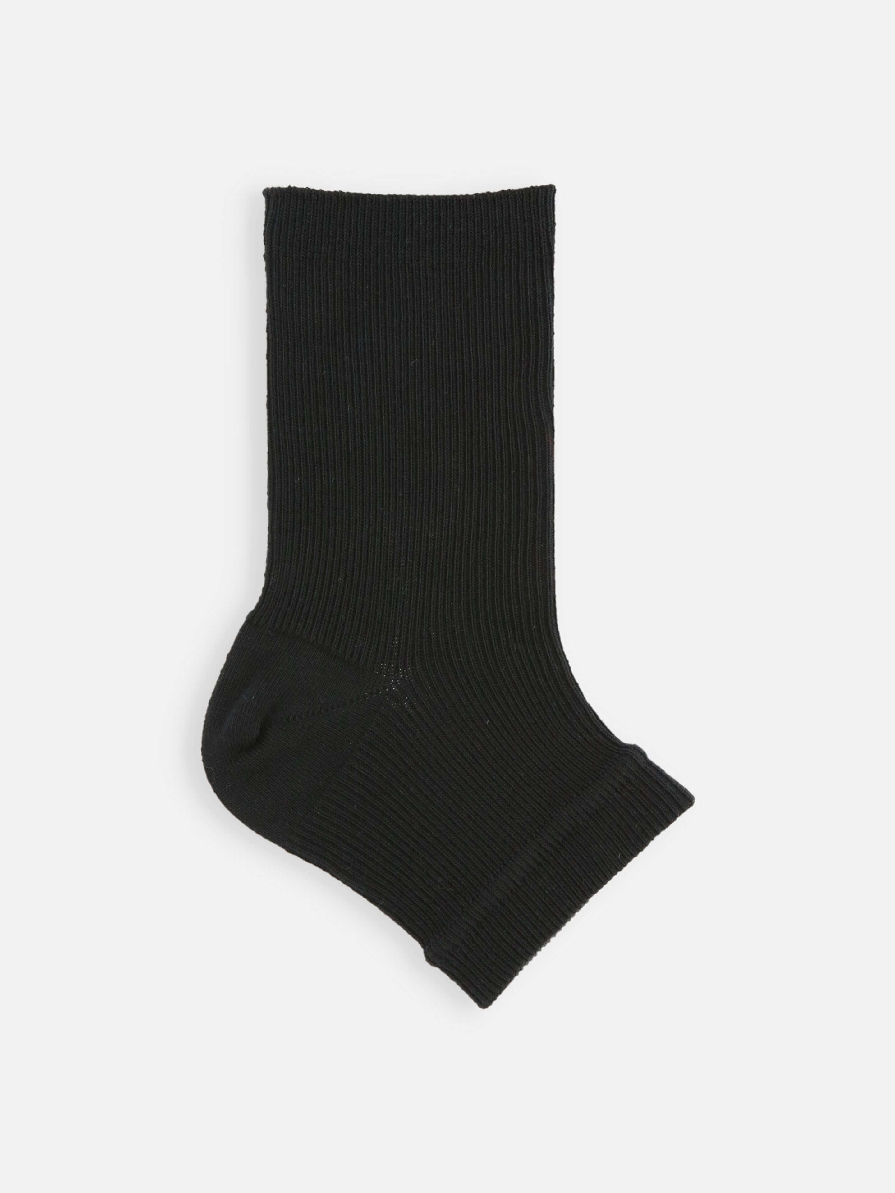Tabio Ag-effect Heel Socks, black, side view showing ribbed texture and heel design.