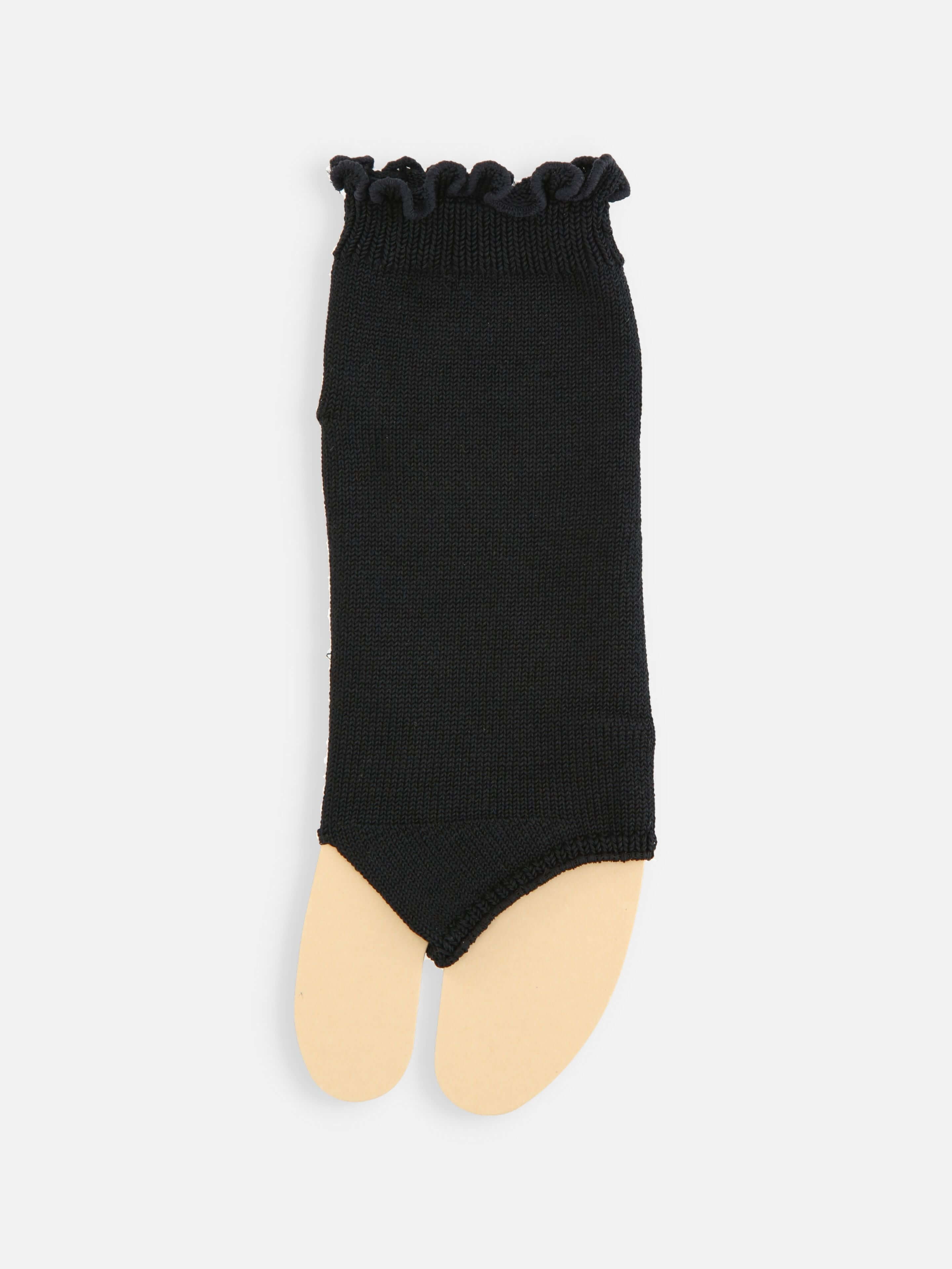 Tabio Tabi-Style Open Toe Trainer Socks, black, front view. Ideal thong-style for sandals, preventing blisters discreetly.