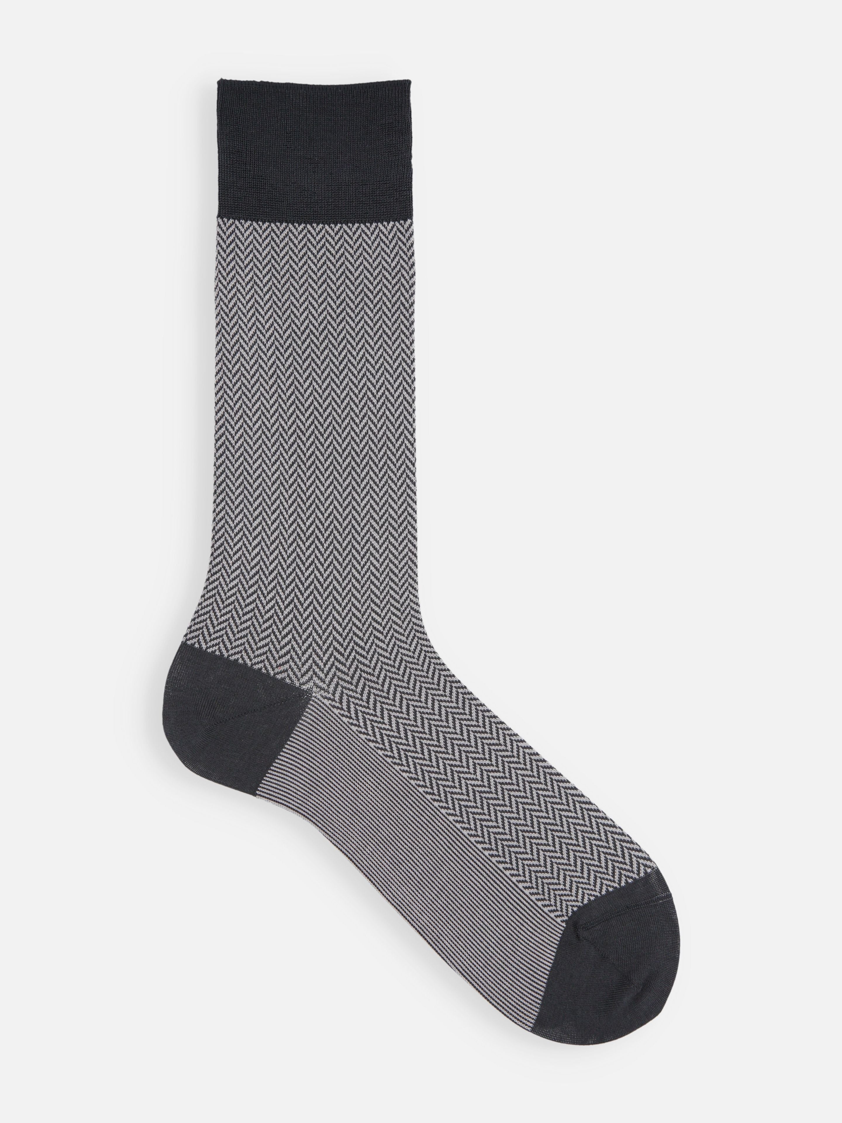 Tabio Herringbone Finest Supima Mid-Calf Socks in black/grey feature a jacquard herringbone design for a refined look.
