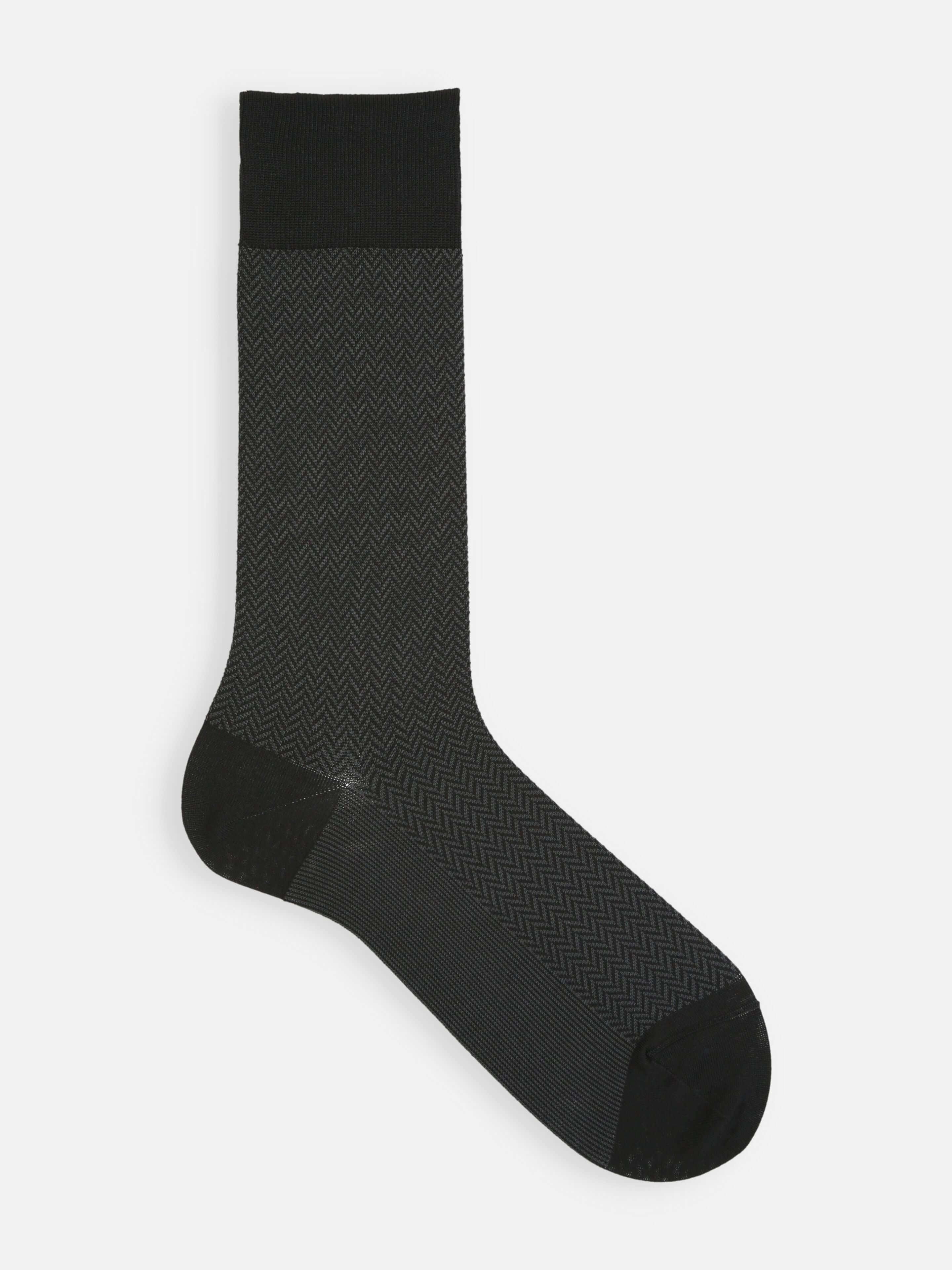 Tabio Herringbone Finest Supima Mid-Calf Socks in black, featuring a textured jacquard herringbone pattern. High-quality.