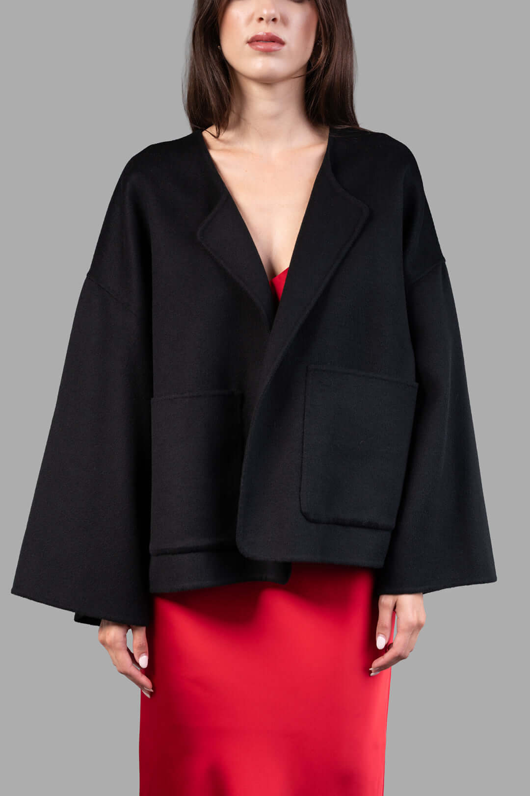 By Malene Birger. Close-up of the Jacquie Wool Jacket in black, featuring two front pockets and a relaxed fit on model.
