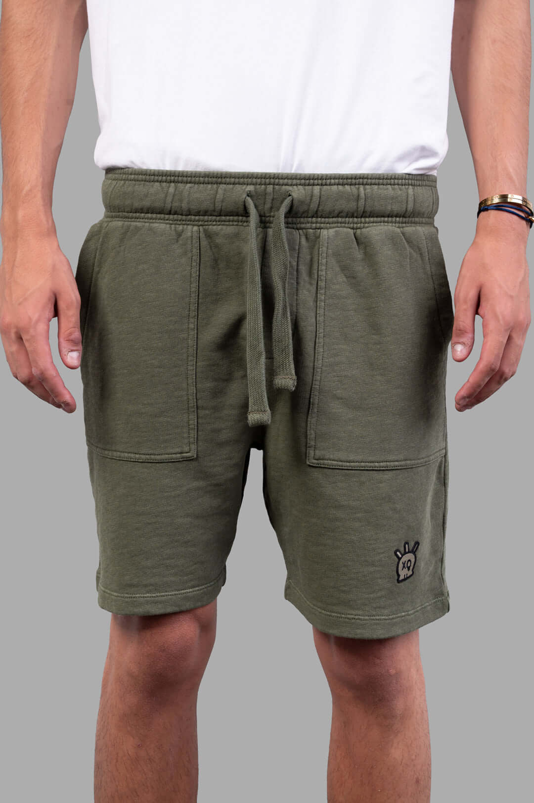 Zadig & Voltaire Pablo Slub Shorts in khaki feature an elastic drawstring waist and side pockets, with embroidered logo.