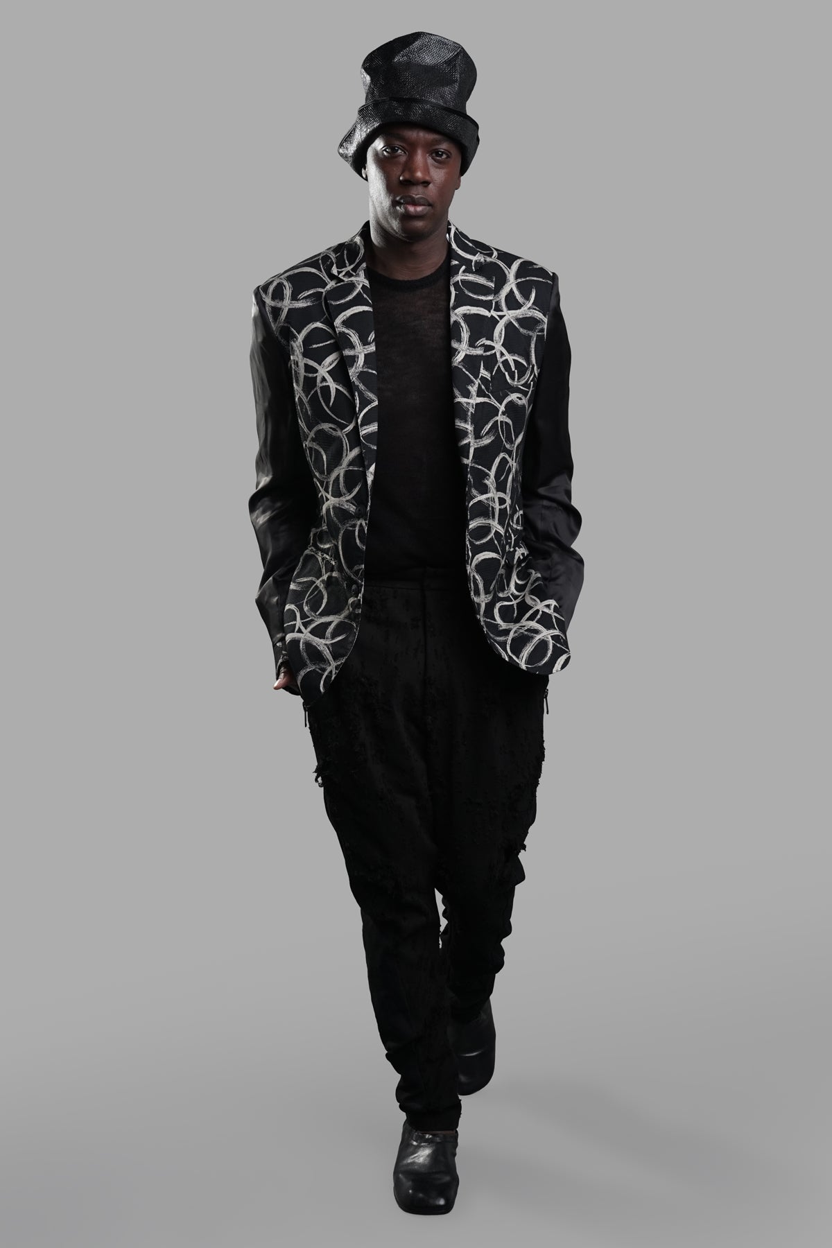 Giovanni Cavagna Graphic-print Blazer, on-model front view, black sleeves, white patterns, oversized fit, black/white.