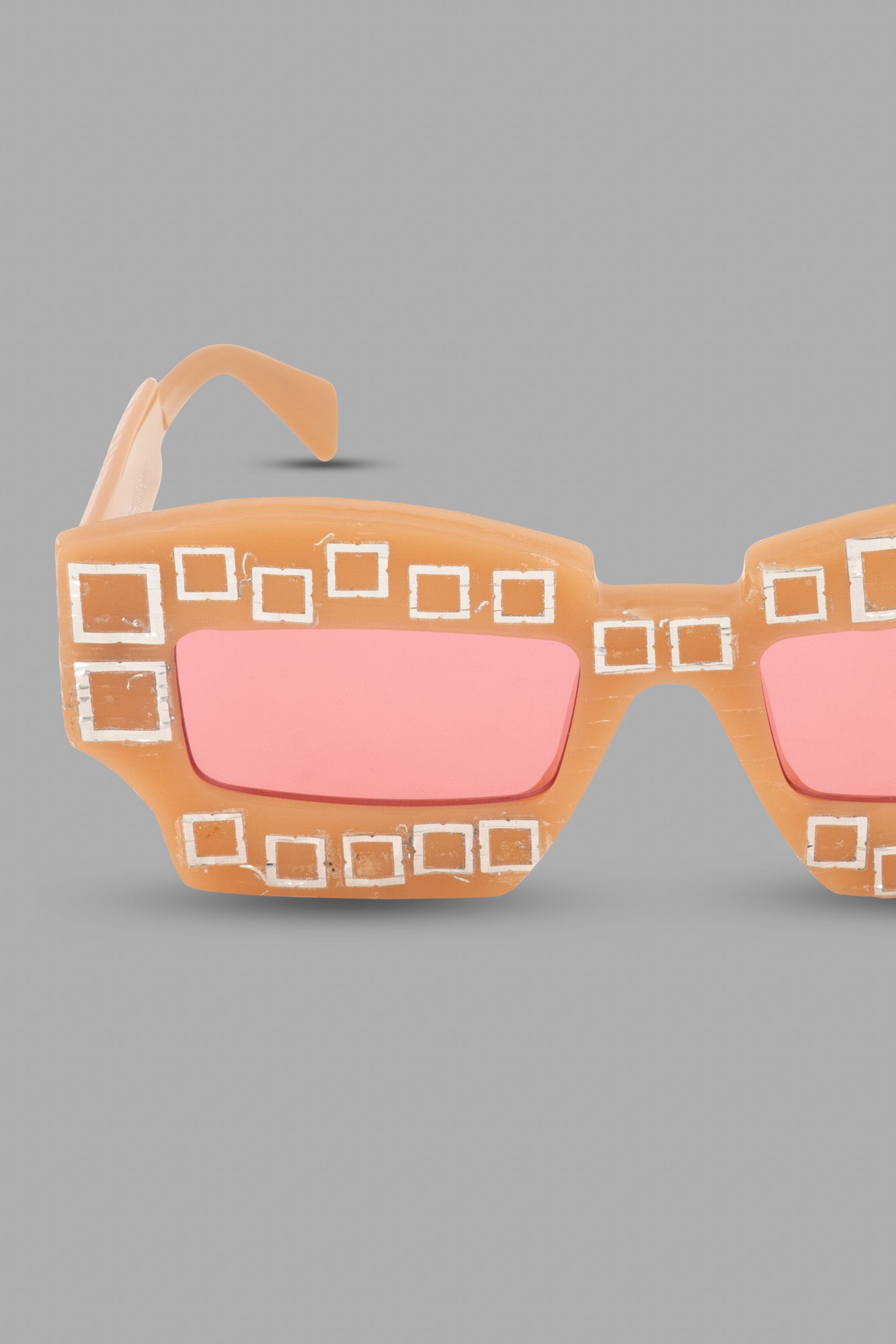Kuboraum Berlin Mask X6 Pink features a bold acetate frame in powdery pink with unique square detailing.