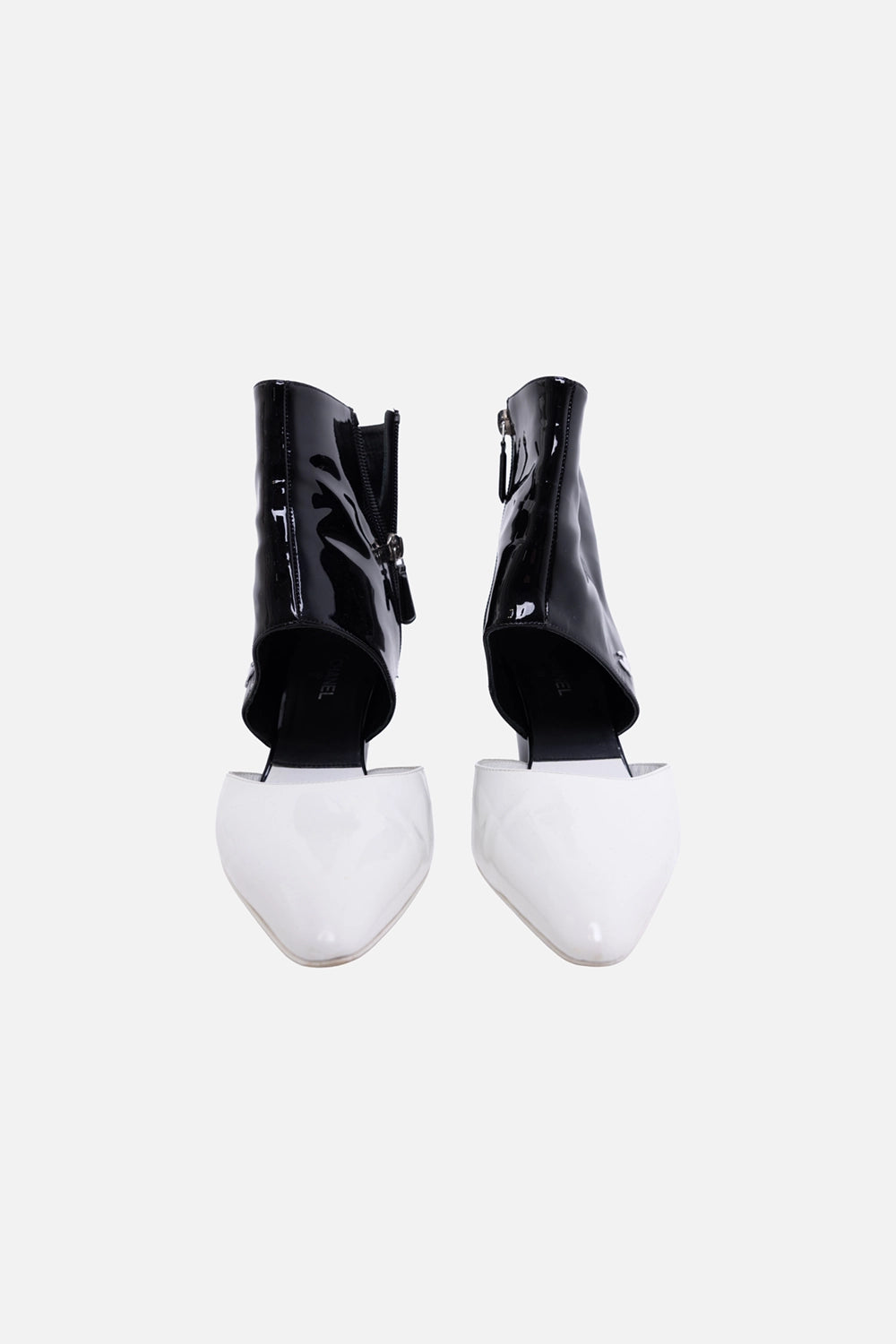 Pre-owned Chanel women's ankle boots in black and white, front view, pointed white vamp and rear zip