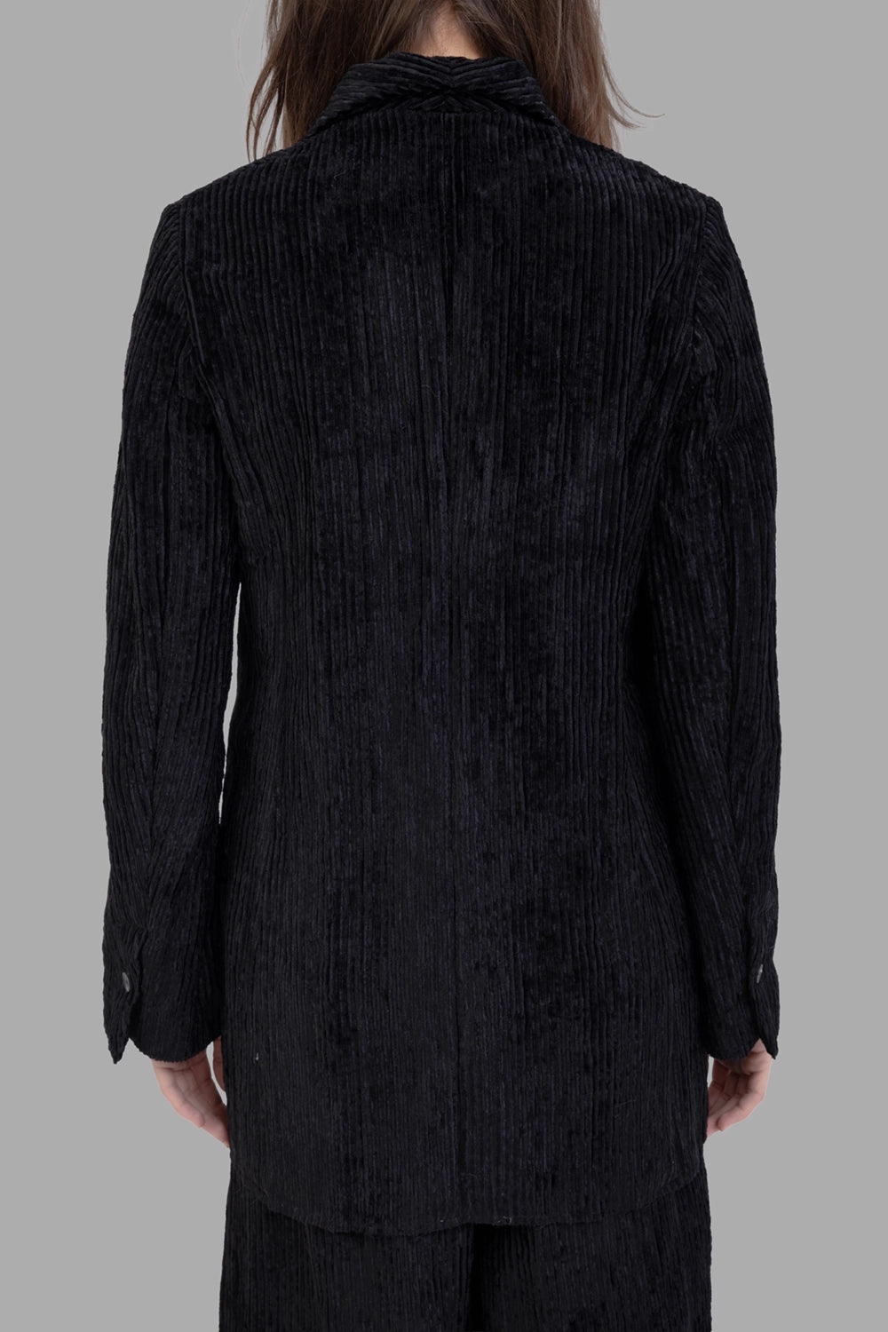 Masnada women ribbed velvet blazer in black, back view, vertical rib texture and long hem