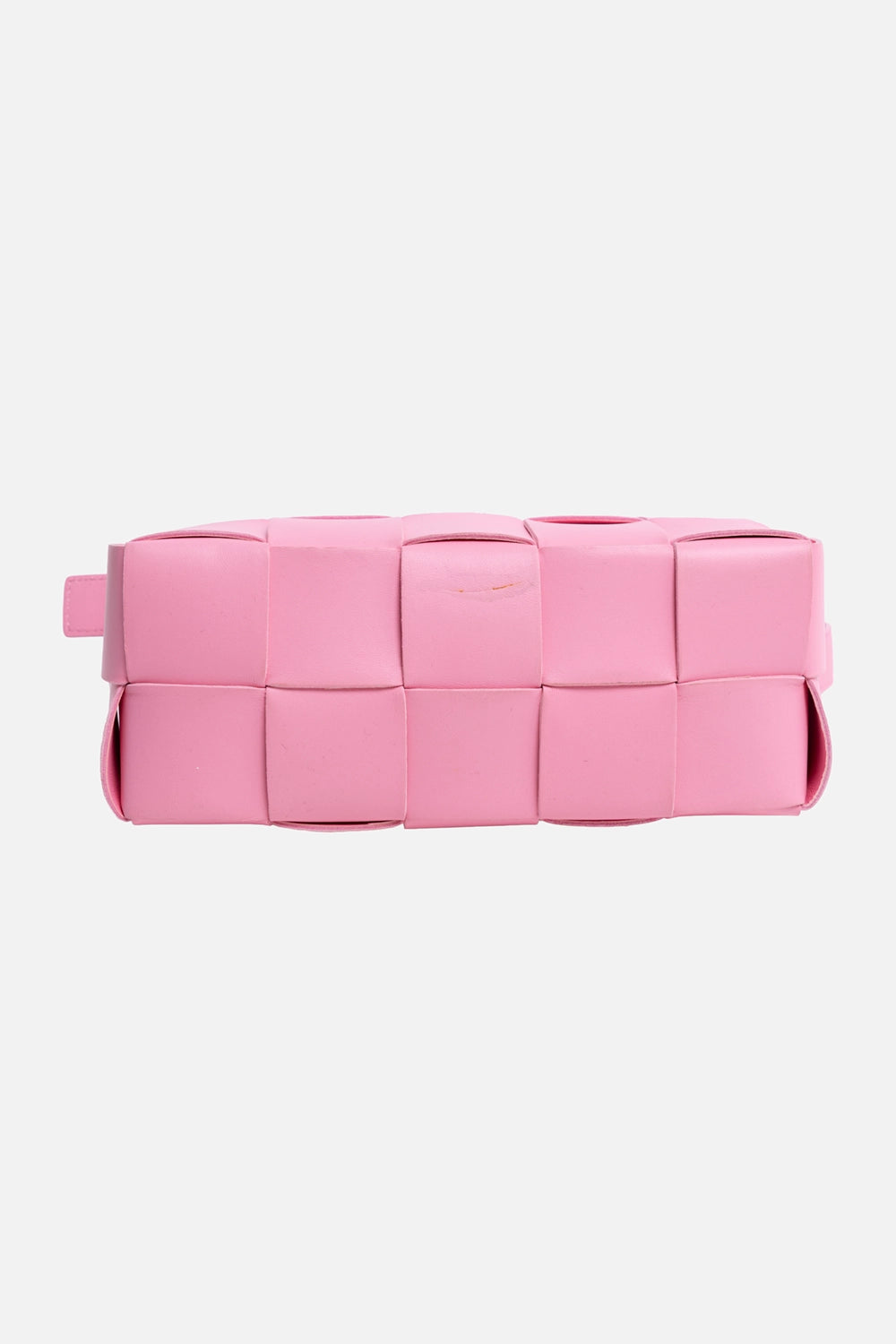 Pre-owned Bottega Veneta women's brick cassette bag in pink, bottom view, woven base with visible scratch at center panel
