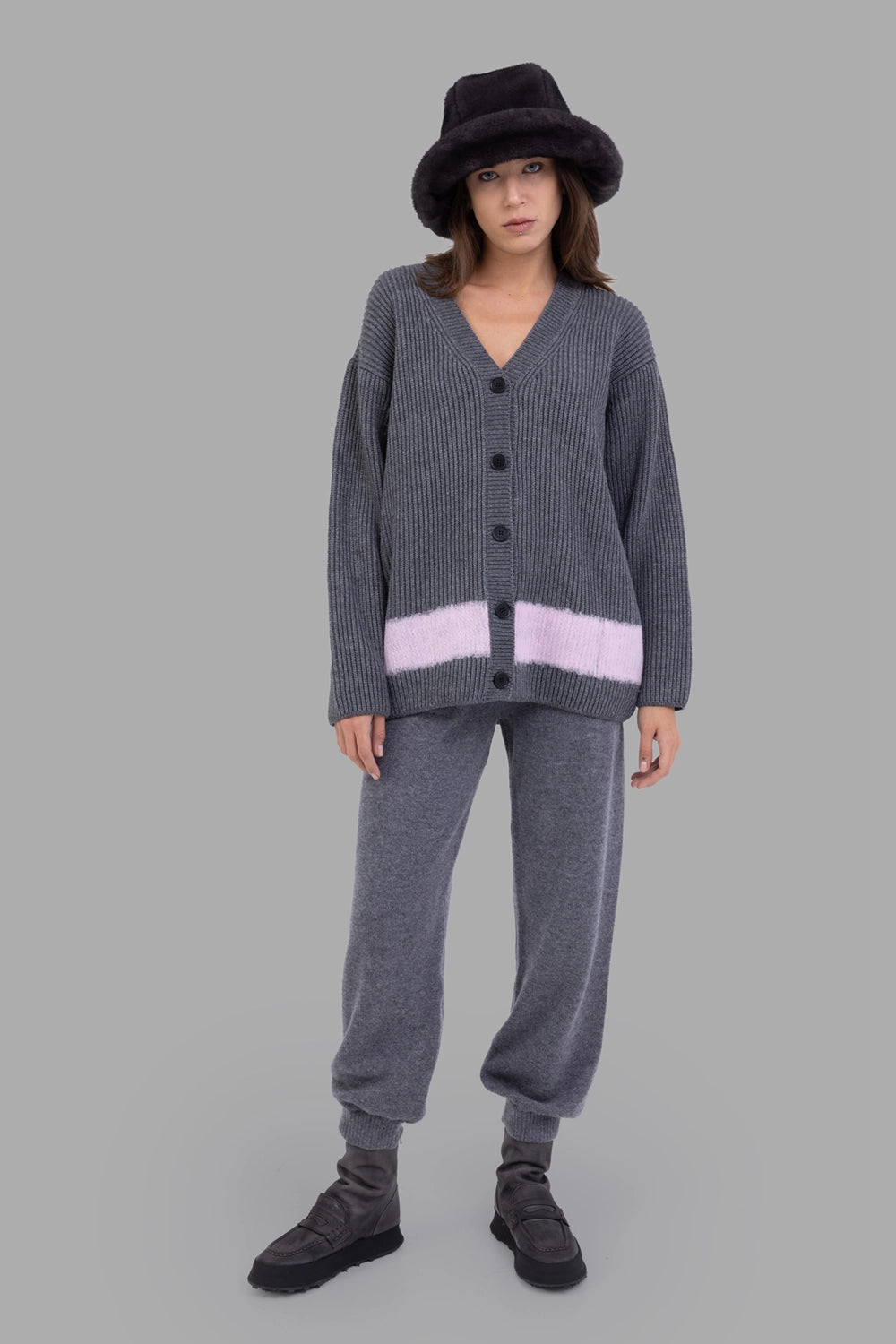 MSGM women cardigan in grey melange, on-model full length, ribbed knit with pale-pink color-block hem.