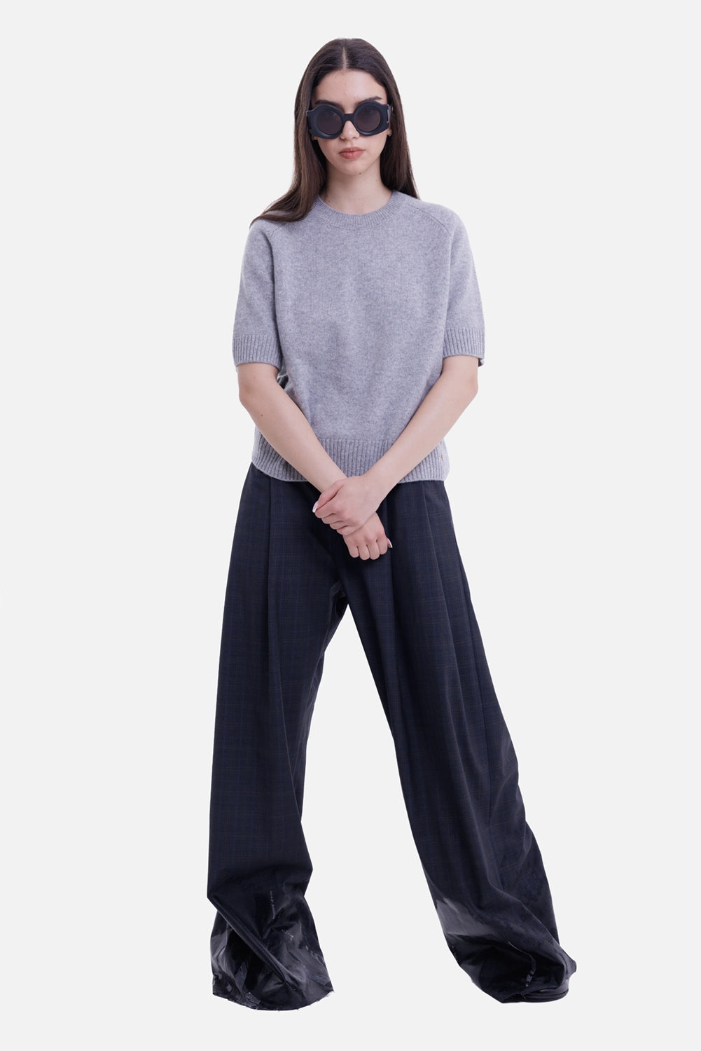 Anine Bing women's cashmere short sleeve sweater in medium heather grey, on-model full-length view