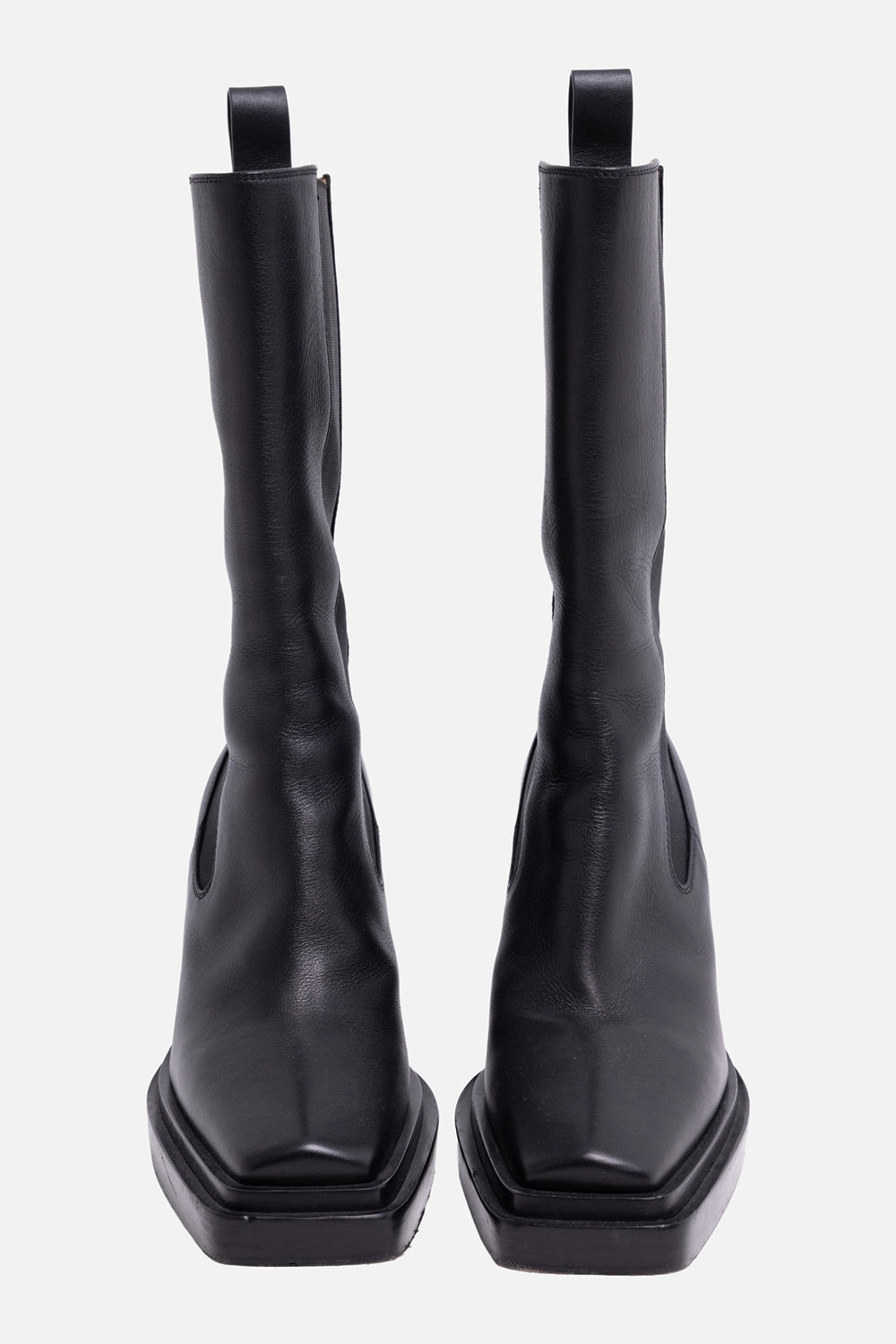 Pre-owned Bottega Veneta womens chelsea boots in black, front view, squared toe and pull tabs at the shafts