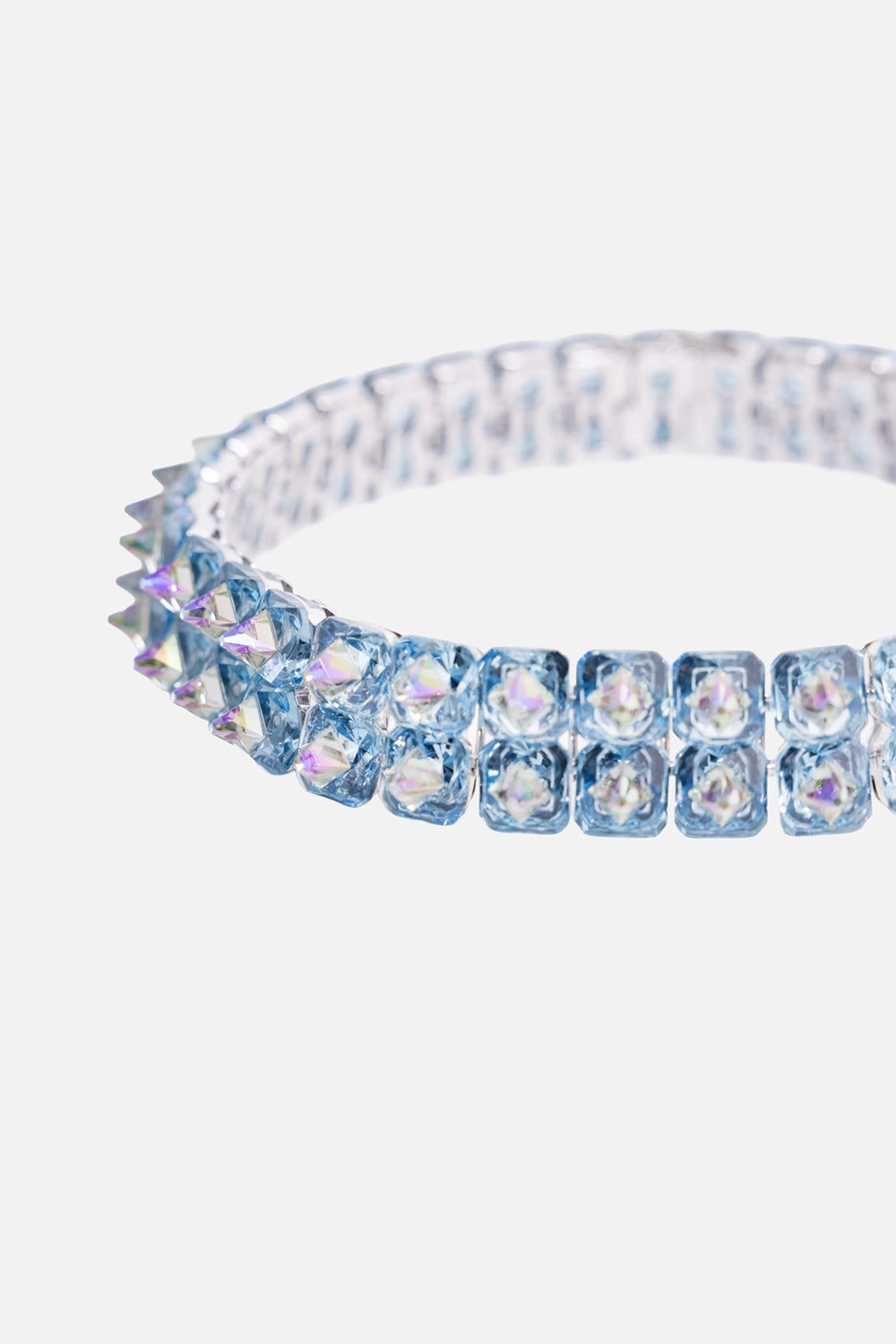 Pre-owned Swarovski choker necklace in blue with iridescent accents, detail view, octagon crystals with iridescent tips