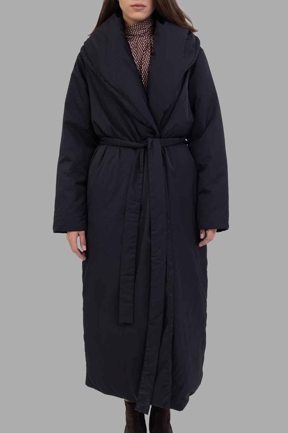 JOSEPH women padded coat in black, front view, wrap belt and oversized padded collar.
