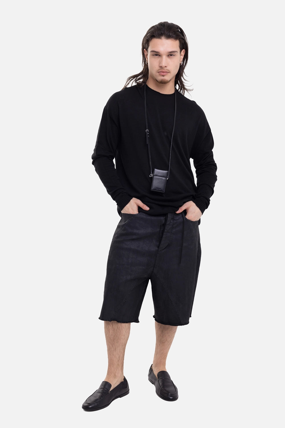 MD75 men's sweater in black, on-model full-length view with relaxed fit and long sleeves
