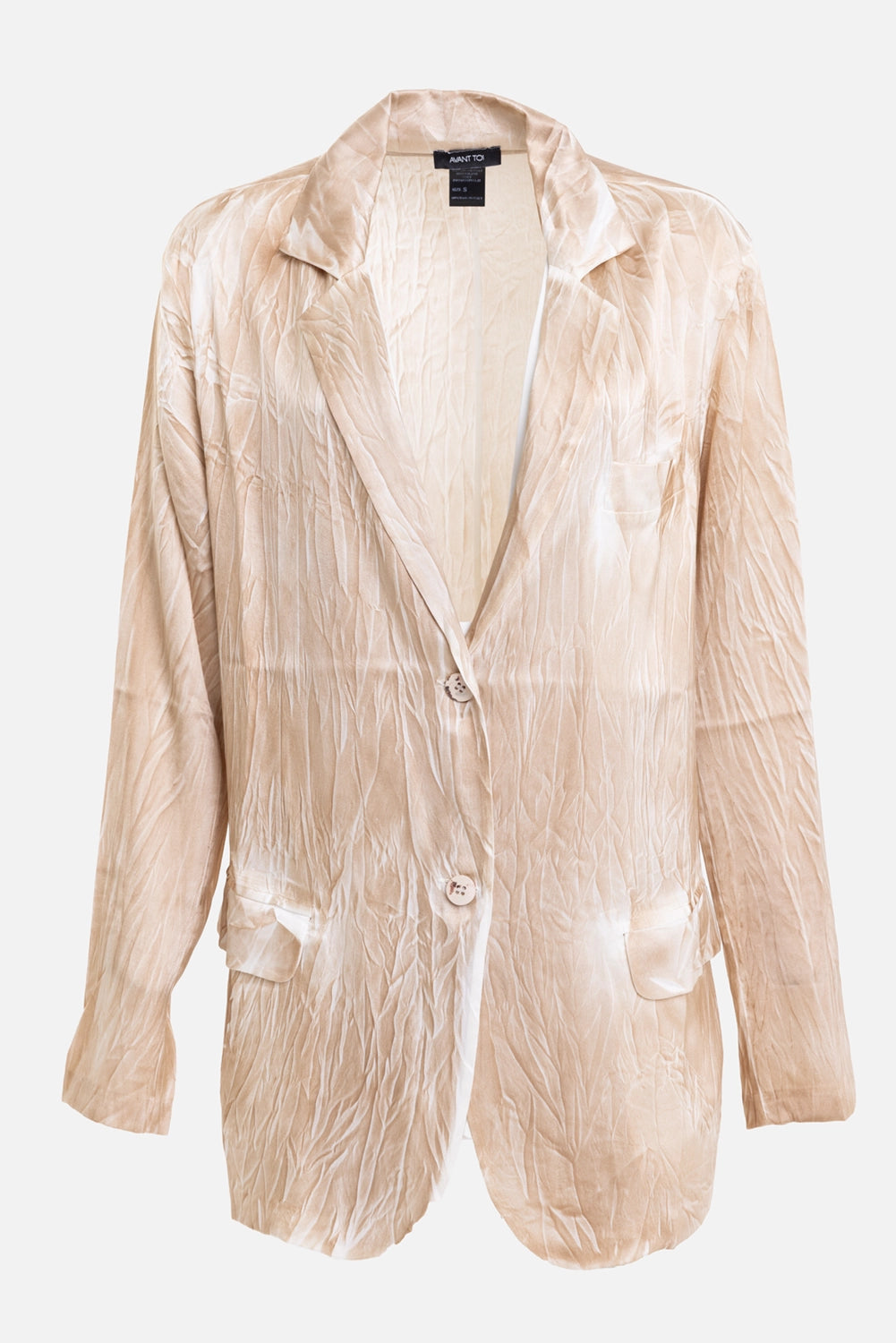 Avant Toi women's silk blazer in pale grey, front view with notched lapels and crinkled finish