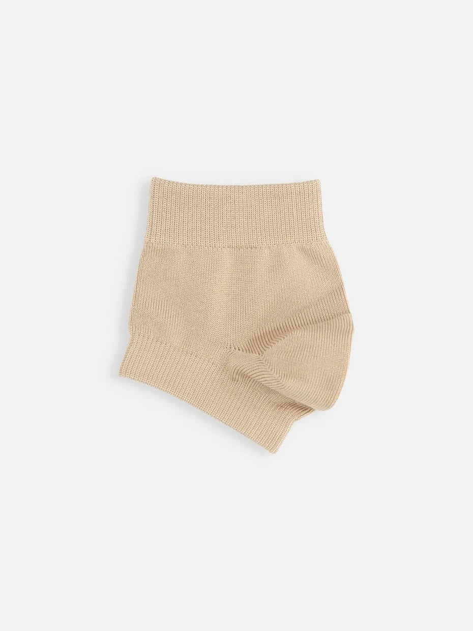 Tabio Dry Heel Socks in beige, showcasing ankle length and soft texture for enhanced comfort and summer wear.
