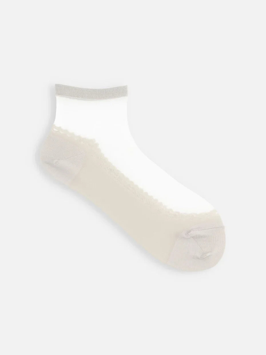 Tabio Front Tulle Ballerina Ankle Socks in beige with lace edge, showcasing a stylish transparent design for comfort.