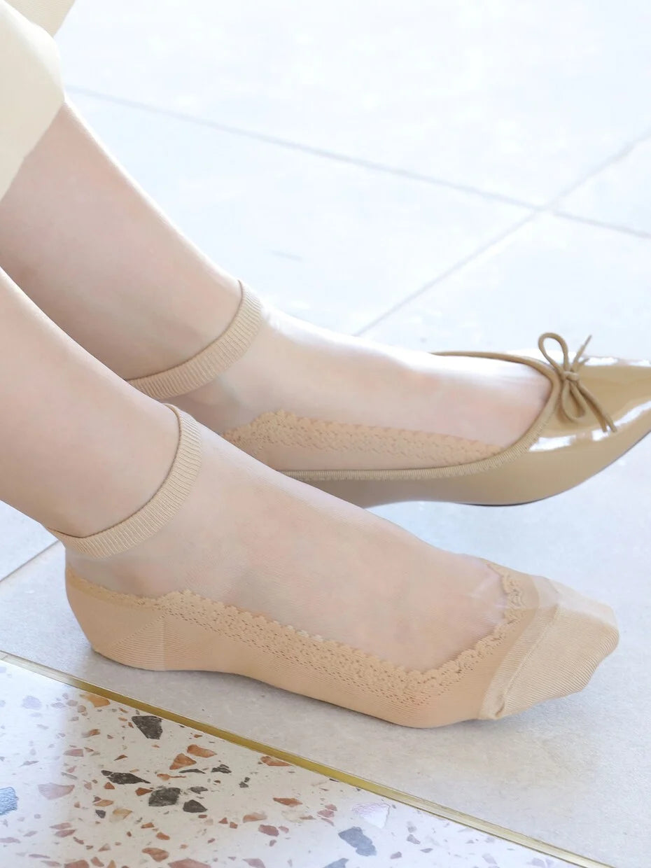 Tabio Front Tulle Ballerina Ankle Socks in beige, showcasing a lace detail, perfect for ballet shoes or pumps.