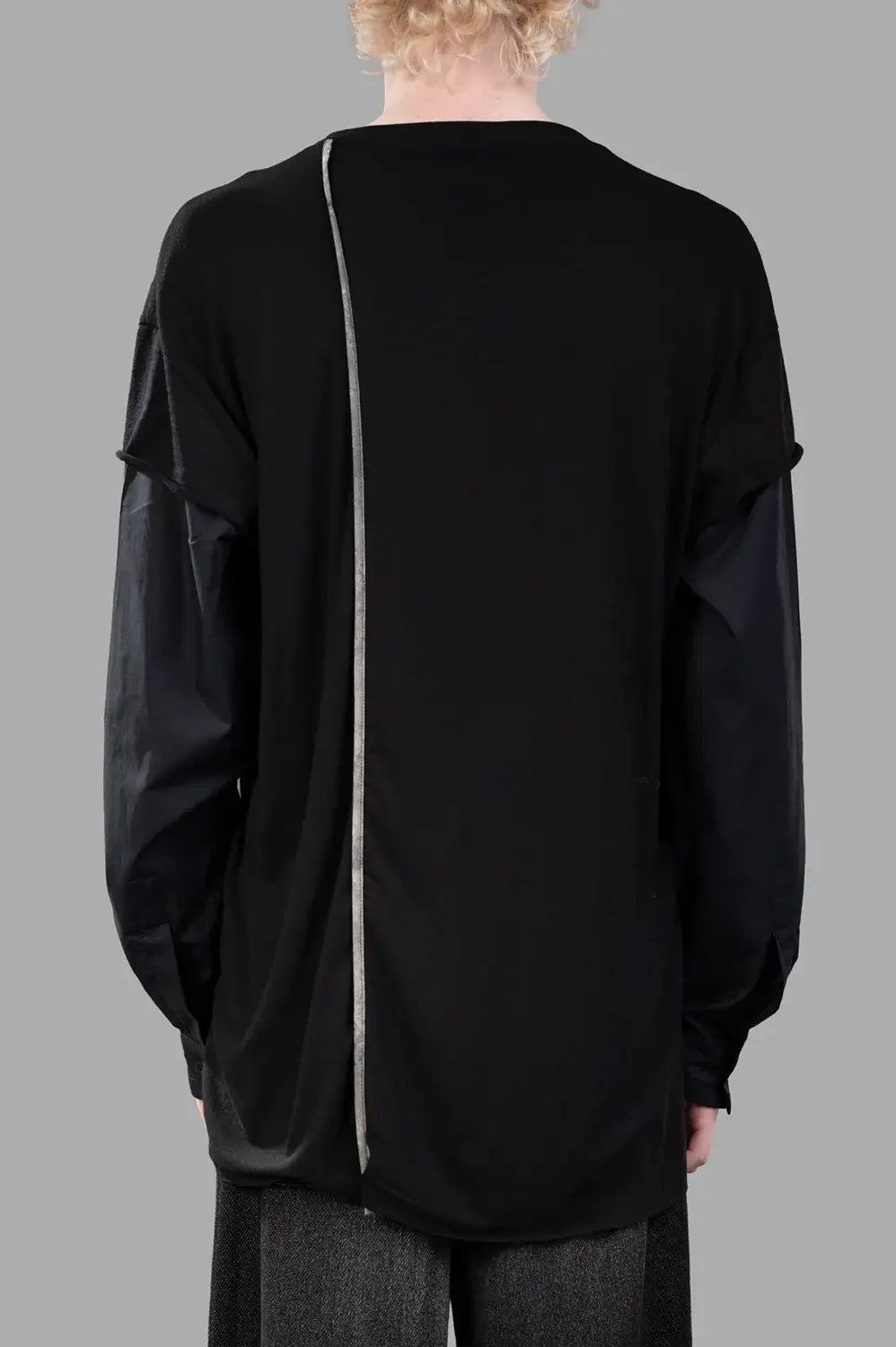 Back close-up highlighting vertical contrast line and soft drape