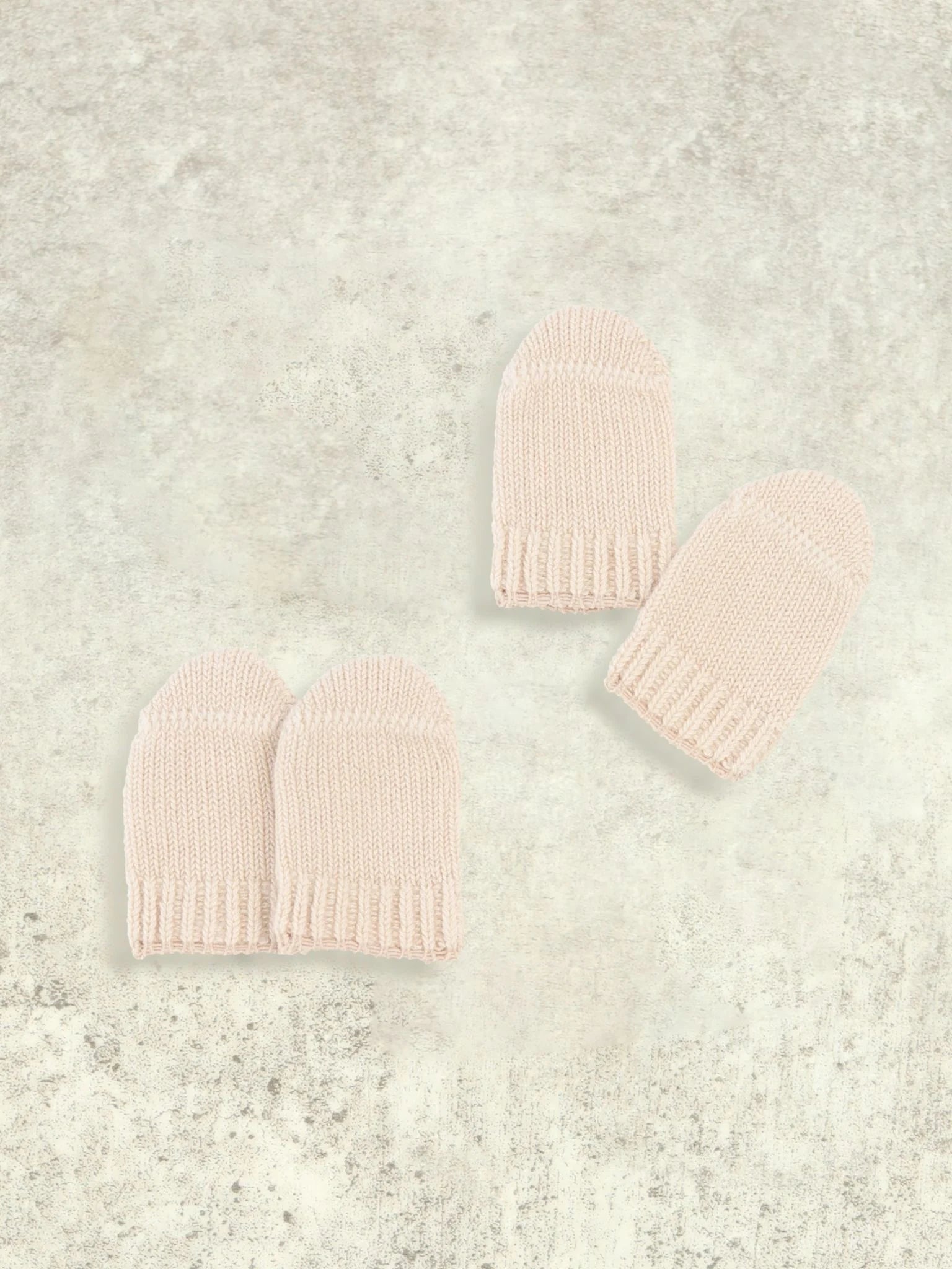 Tabio Toe Cap thumb bags in beige, set of 2 pairs, designed to protect toes from nail contact and discomfort.