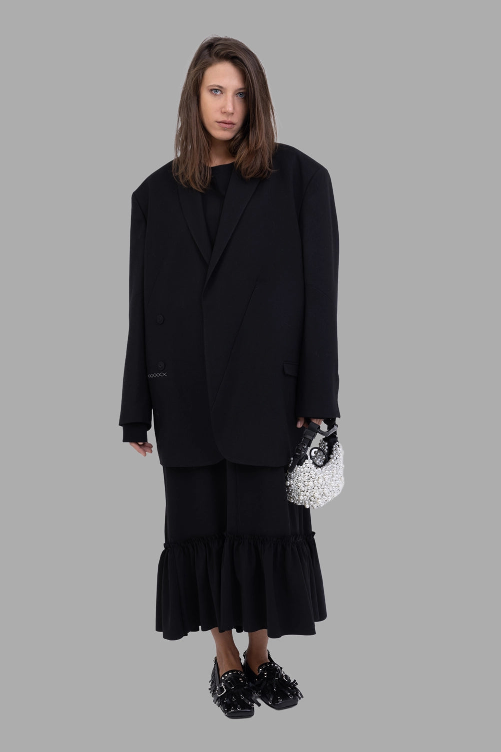 Giovanni Cavagna women’s blazer in black, on-model full length, oversized silhouette and dropped shoulders