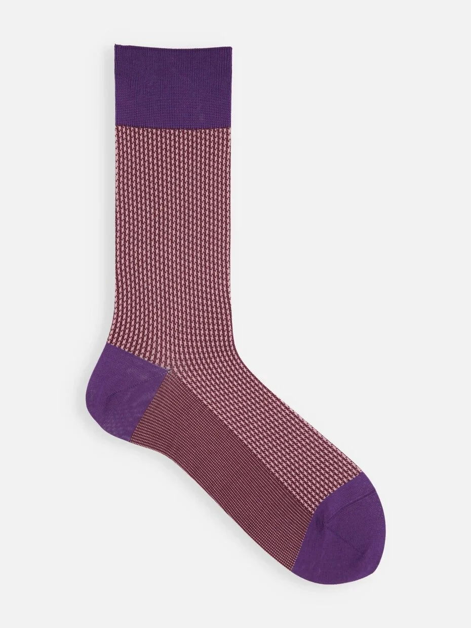 Tabio Jacquard Houndstooth Socks in vibrant purple shades, showcasing a flat seam design for ultimate comfort.