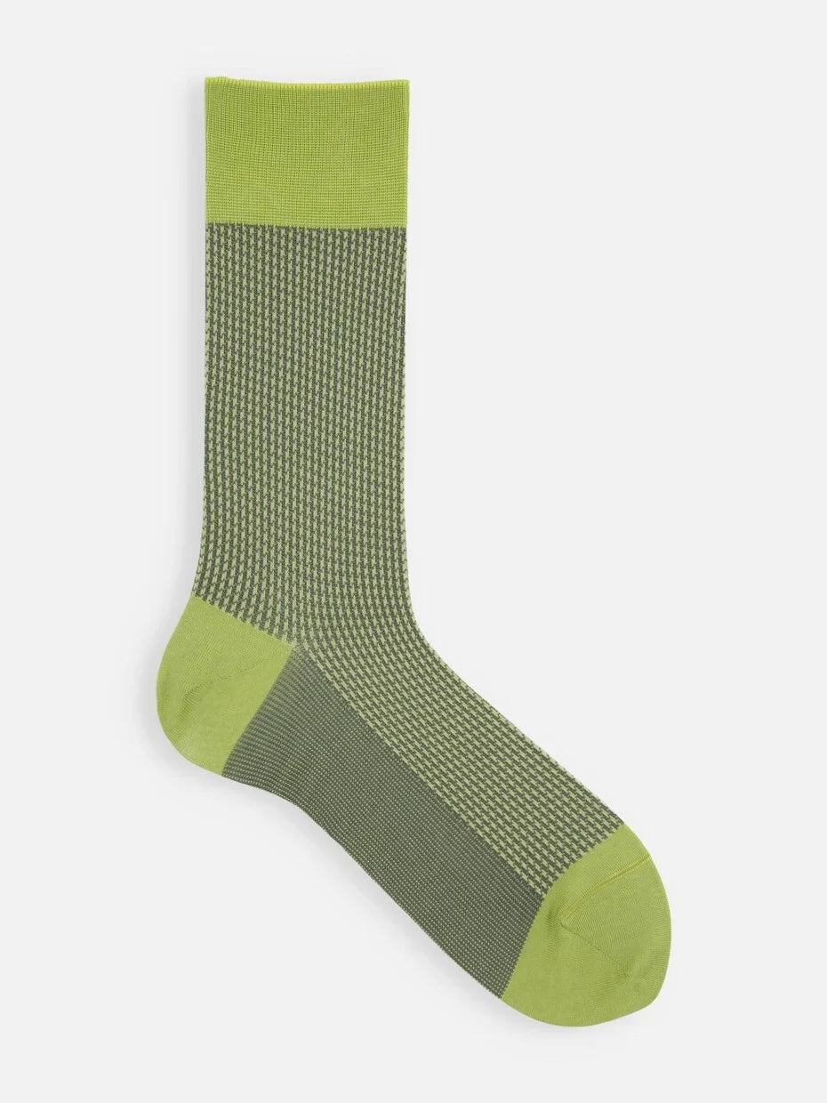 Tabio Jacquard Houndstooth Socks in vibrant lime khaki with flat toe seam for comfort, showcasing a stylish design.