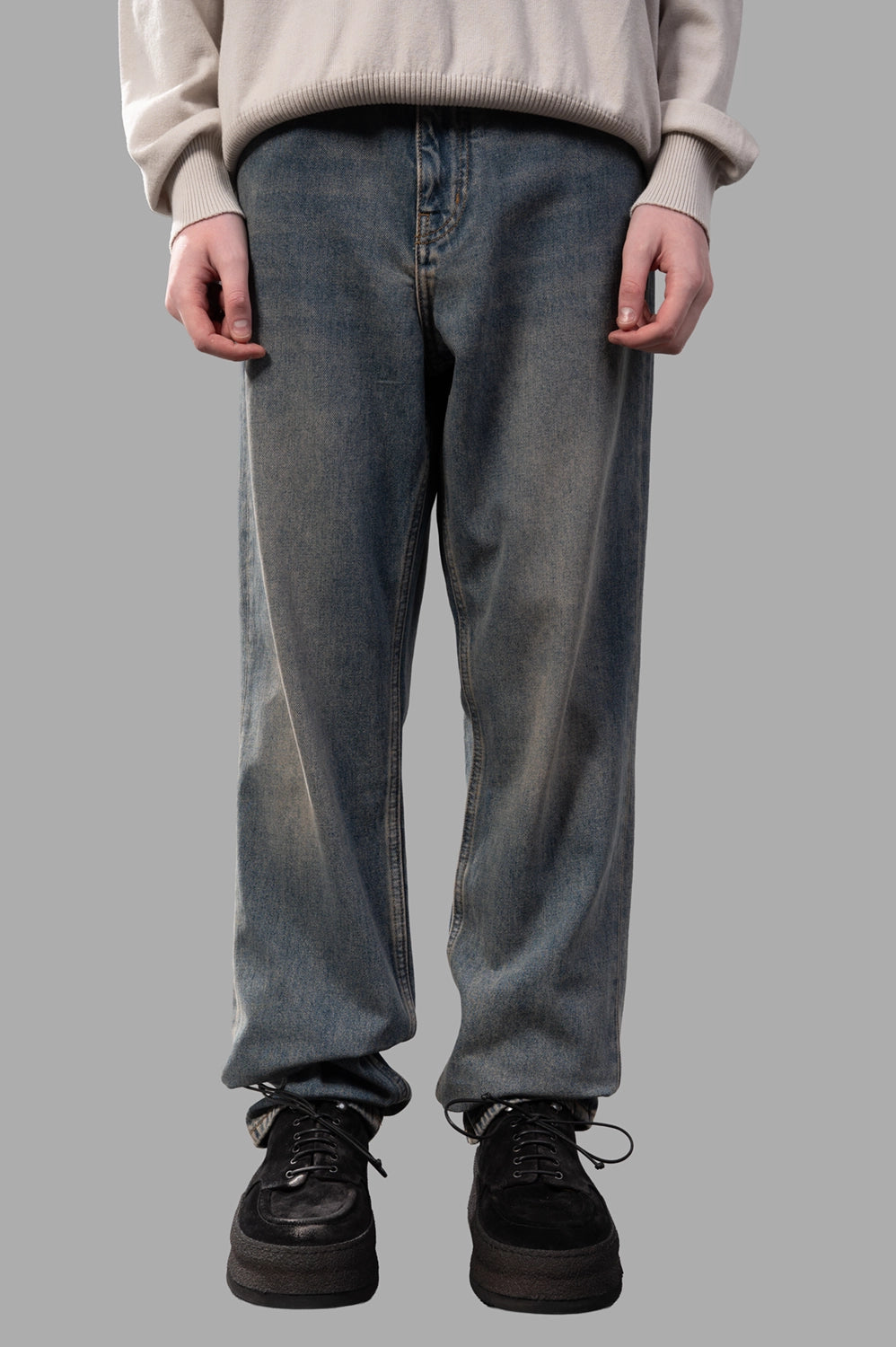 Zadig & Voltaire jeans in Light Blue, front view, zip fly with button and five-pocket design