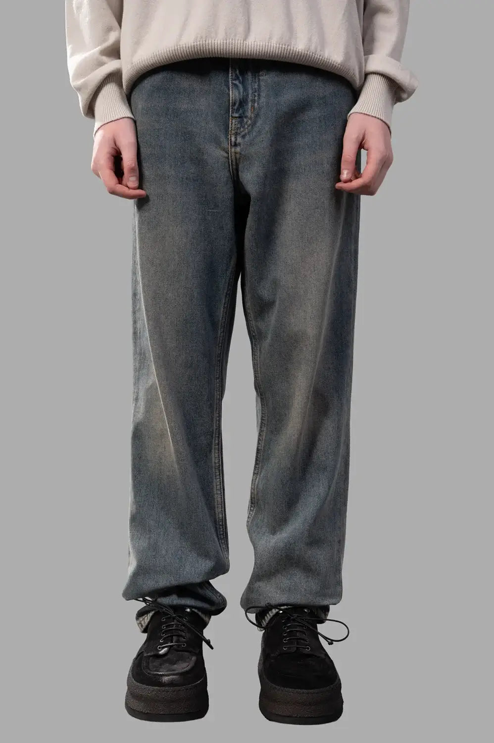Zadig & Voltaire jeans in Light Blue, front view, zip fly with button and five-pocket design
