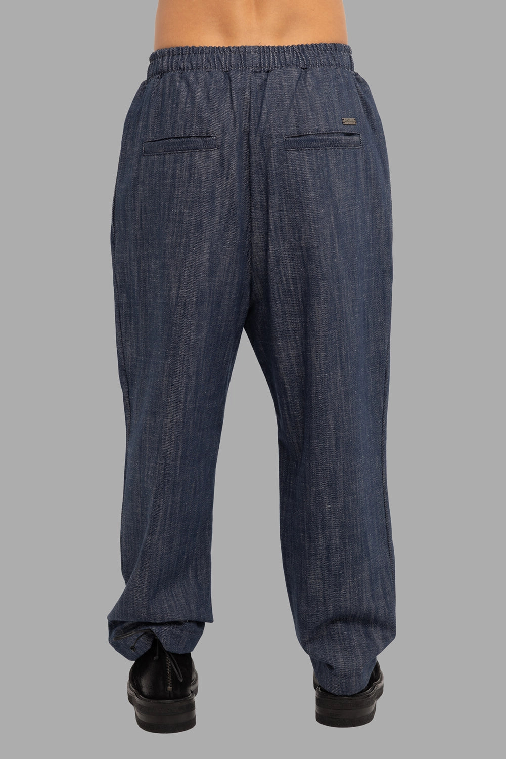 Gaëlle Paris men's jogger trousers in blue, back view, welt pockets and relaxed leg