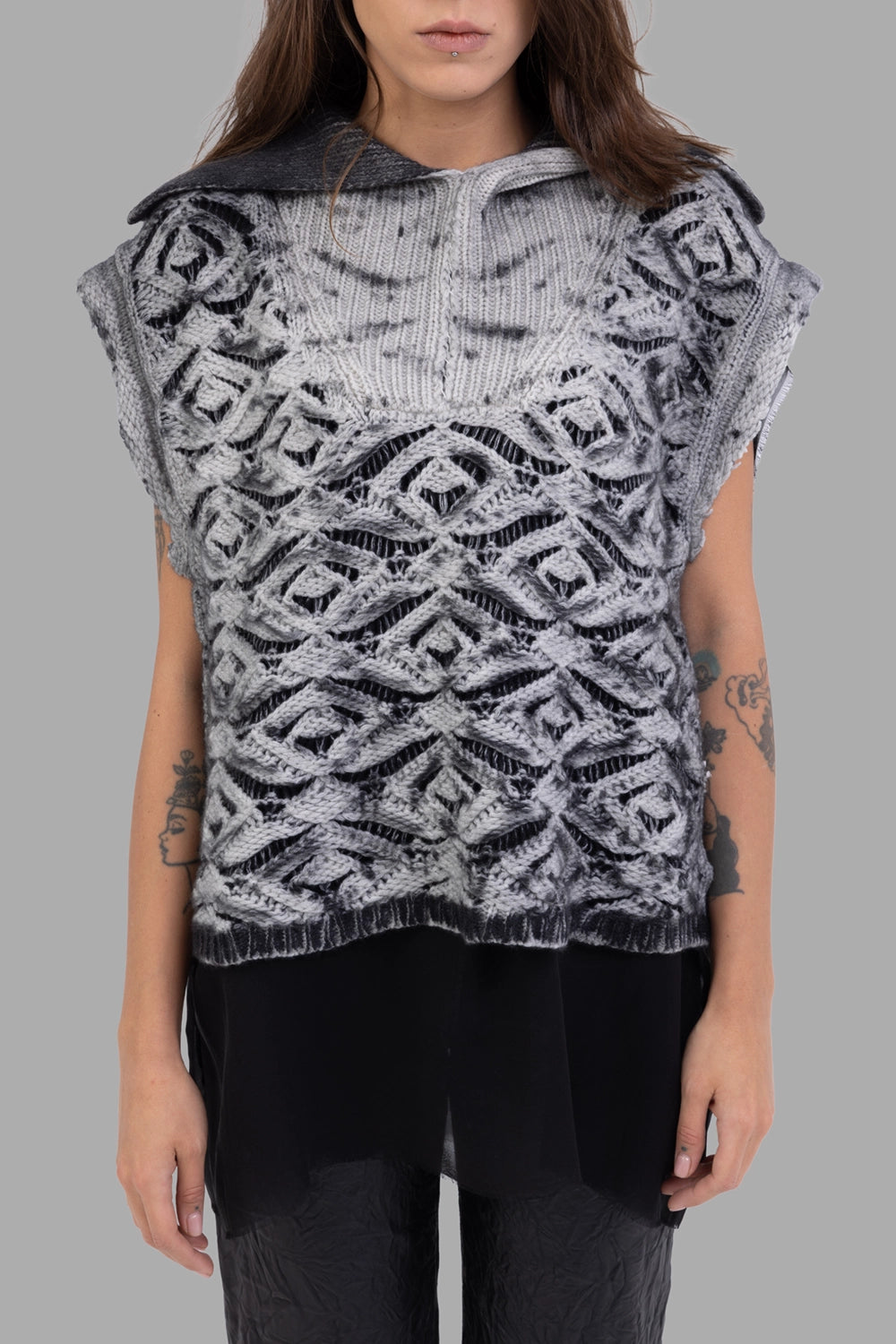 Giovanni Cavagna women knit poncho in black, front view, diamond openwork pattern with soft cap sleeves.