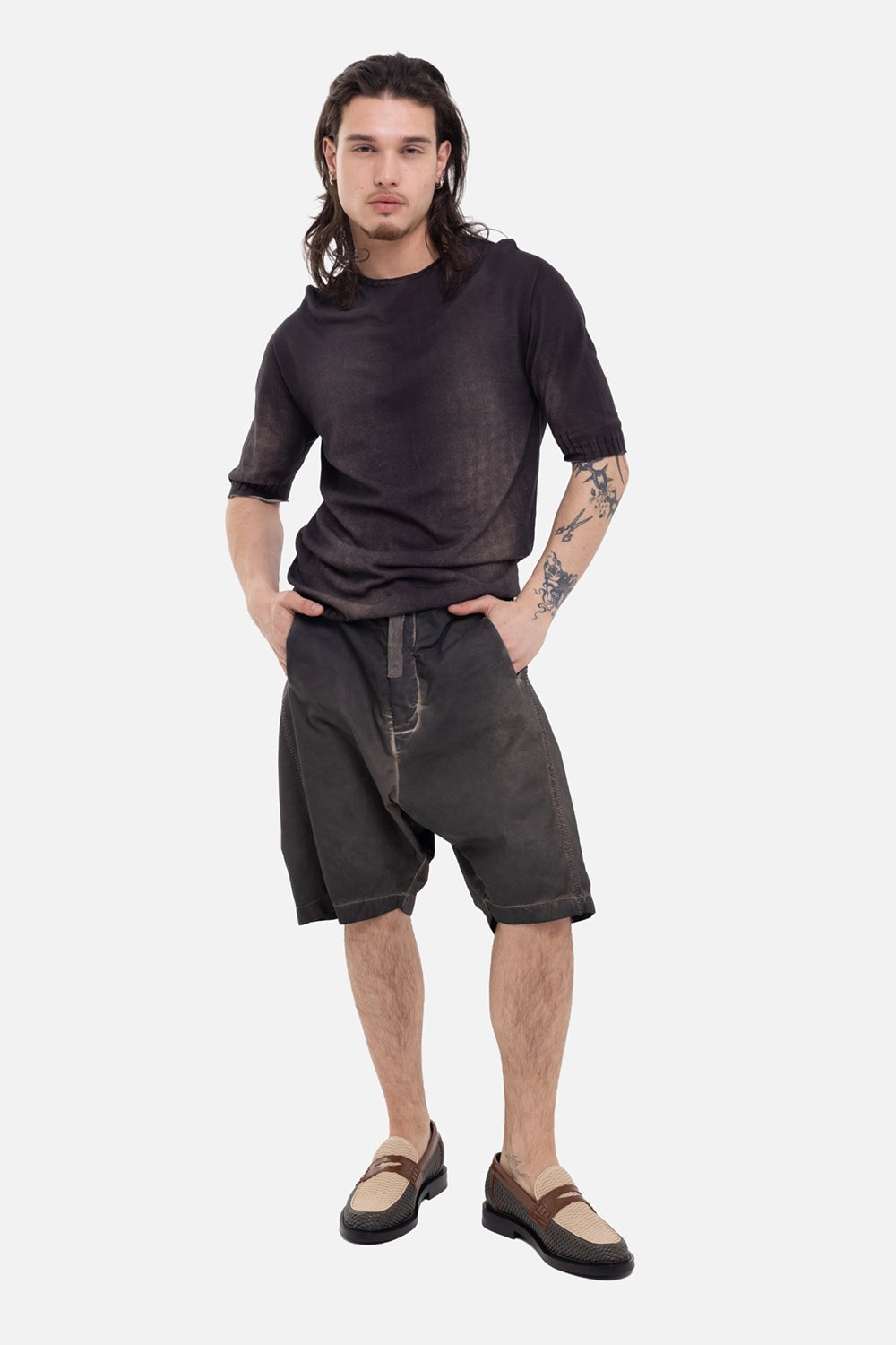 MD75 men's knit T-shirt in dark blue, on-model full-length view, faded dye finish and ribbed sleeves