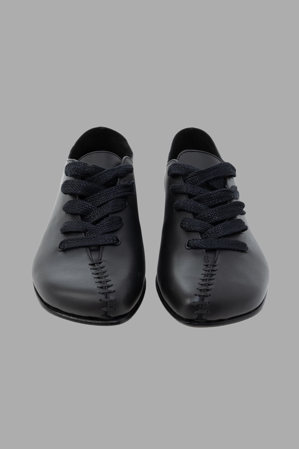 Phileo unisex lace-up shoes in black, front view, hand-stitched vamp seam and thick tonal laces