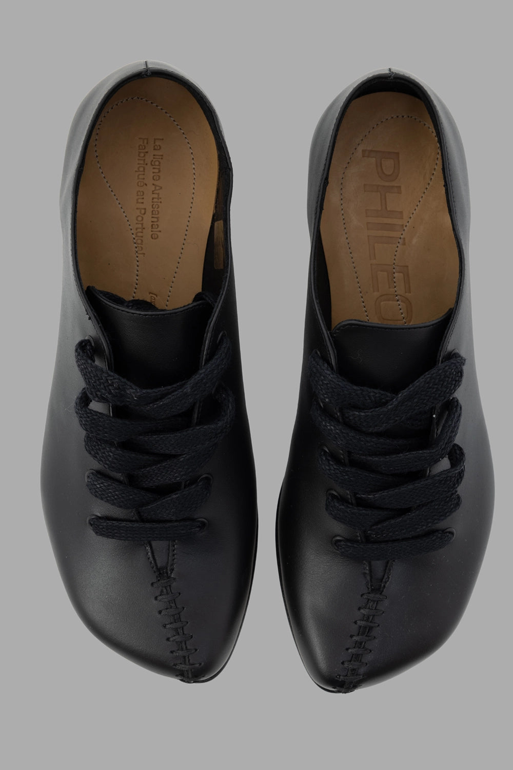 Phileo unisex lace-up shoes in black, top view, insoles with branding and asymmetric toe stitching