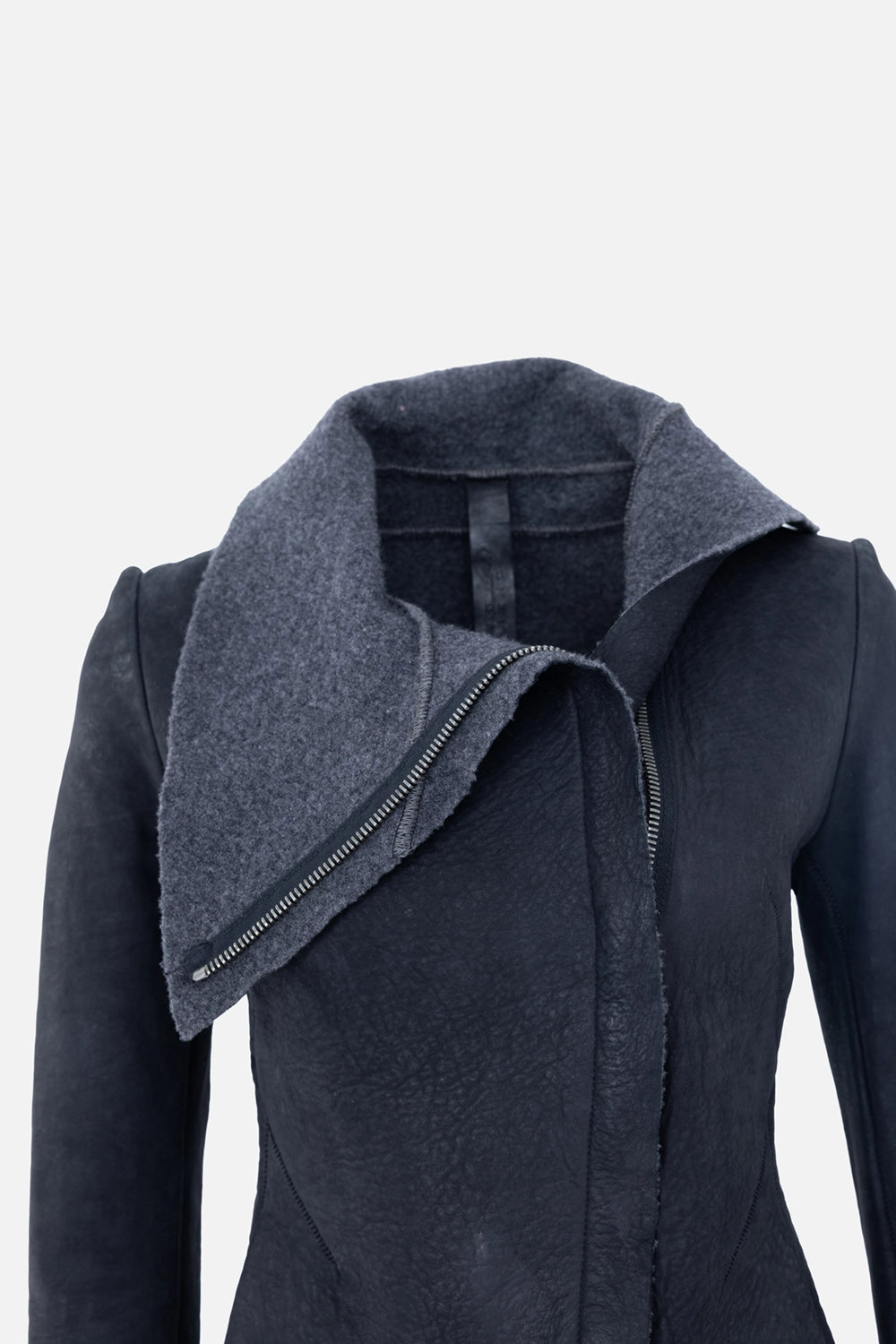 Pre-owned Isaac Sellam women's leather jacket in black, collar detail, grey contrast collar with exposed zip