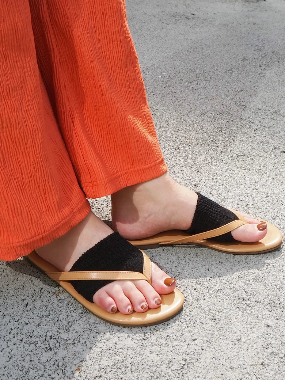 Tabio Linen Plain Toe Band in black, styled with sandals for comfort. Close-up of feet showing material and design.