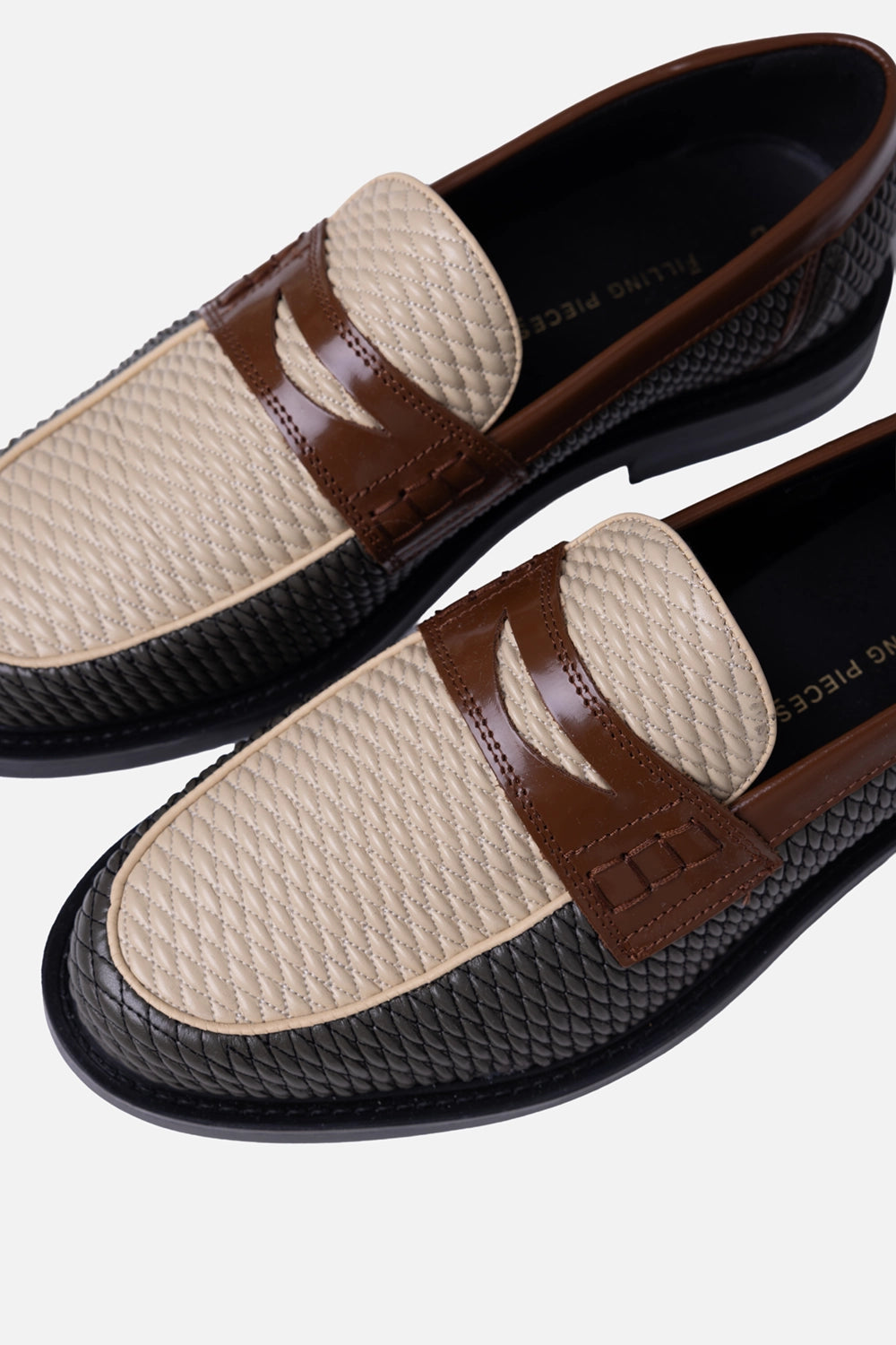 Filling Pieces men's loafers in Beige/Green, fabric close-up, micro-quilted upper with glossy penny strap