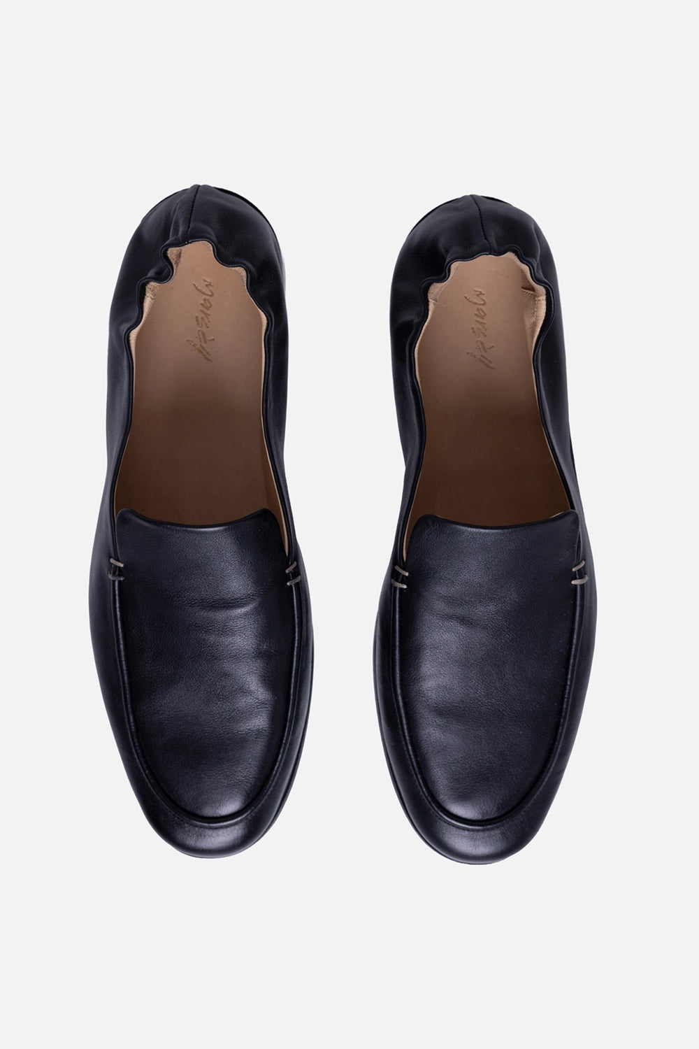 Marsèll men’s loafers in black, top view, ruched heel collar and contrast textured vamp