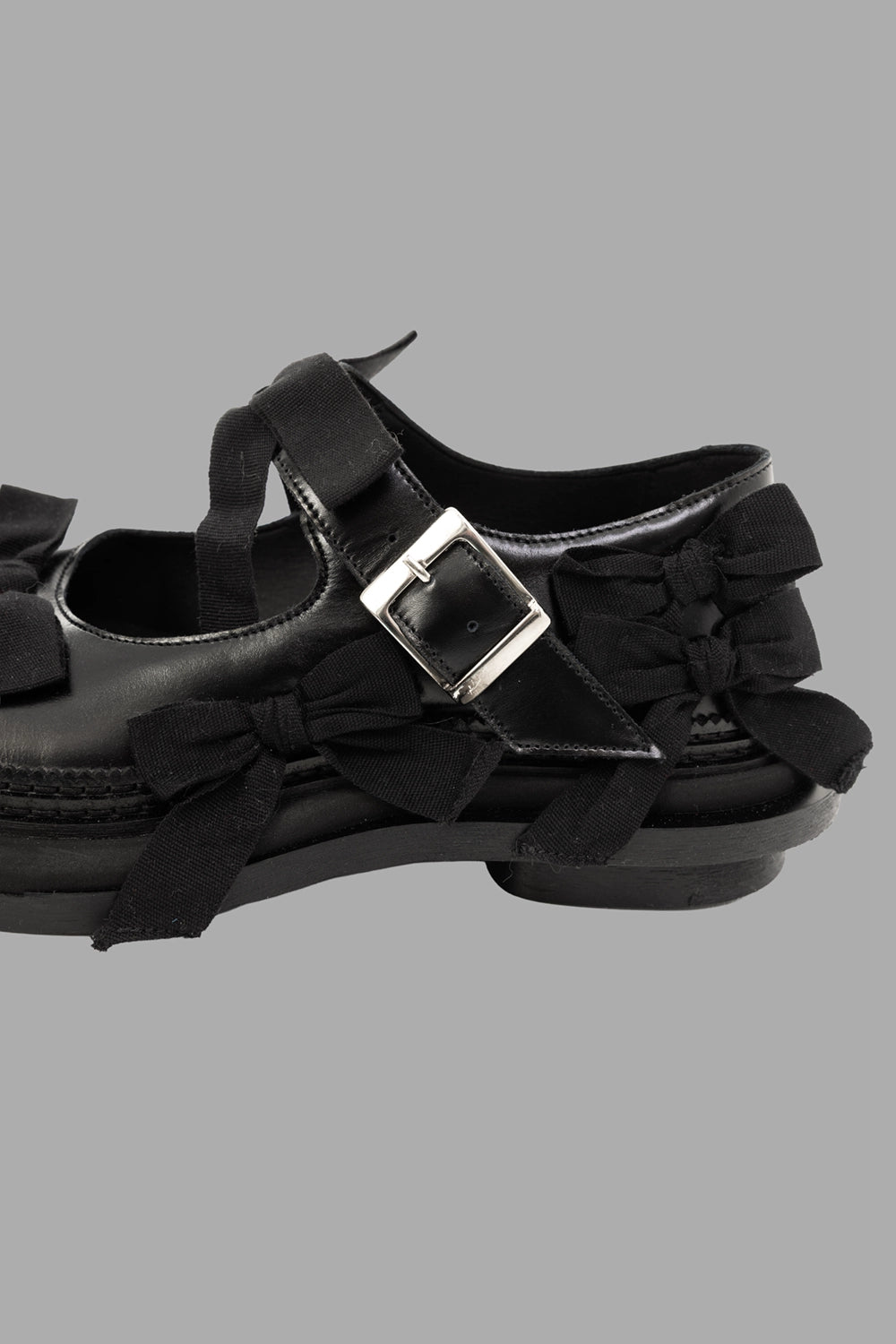 PHILEO women Mary Jane shoes in black, hardware close-up, silver buckle and grosgrain bows.