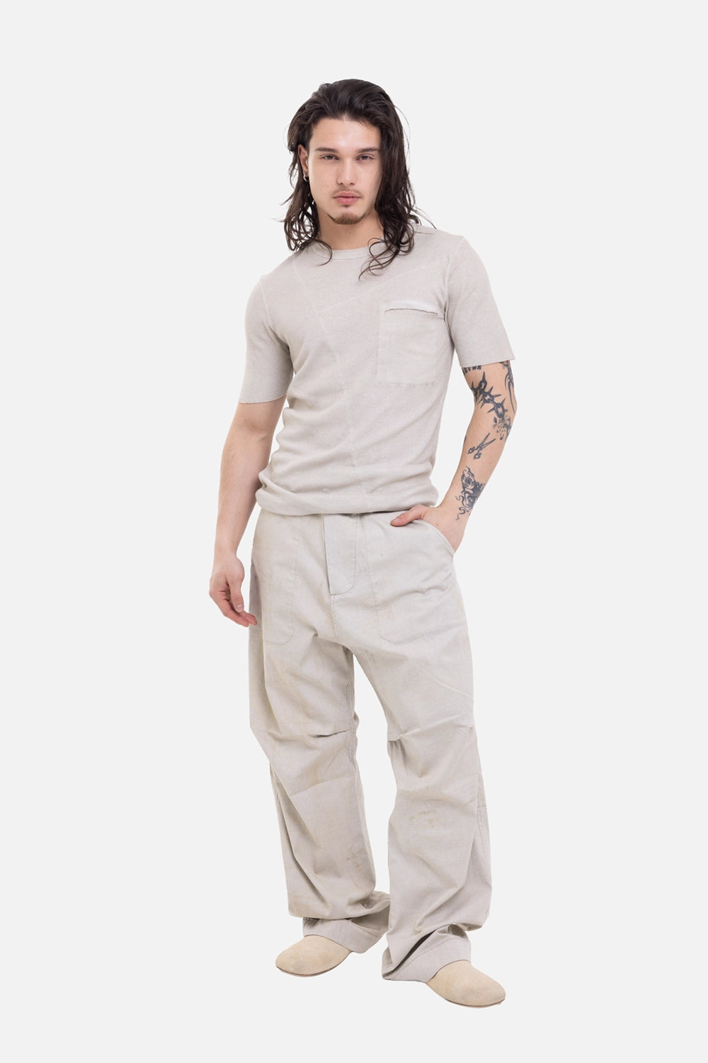 Masnada men's T-shirt in cement grey, on-model full-length view with chest pocket and slim fit