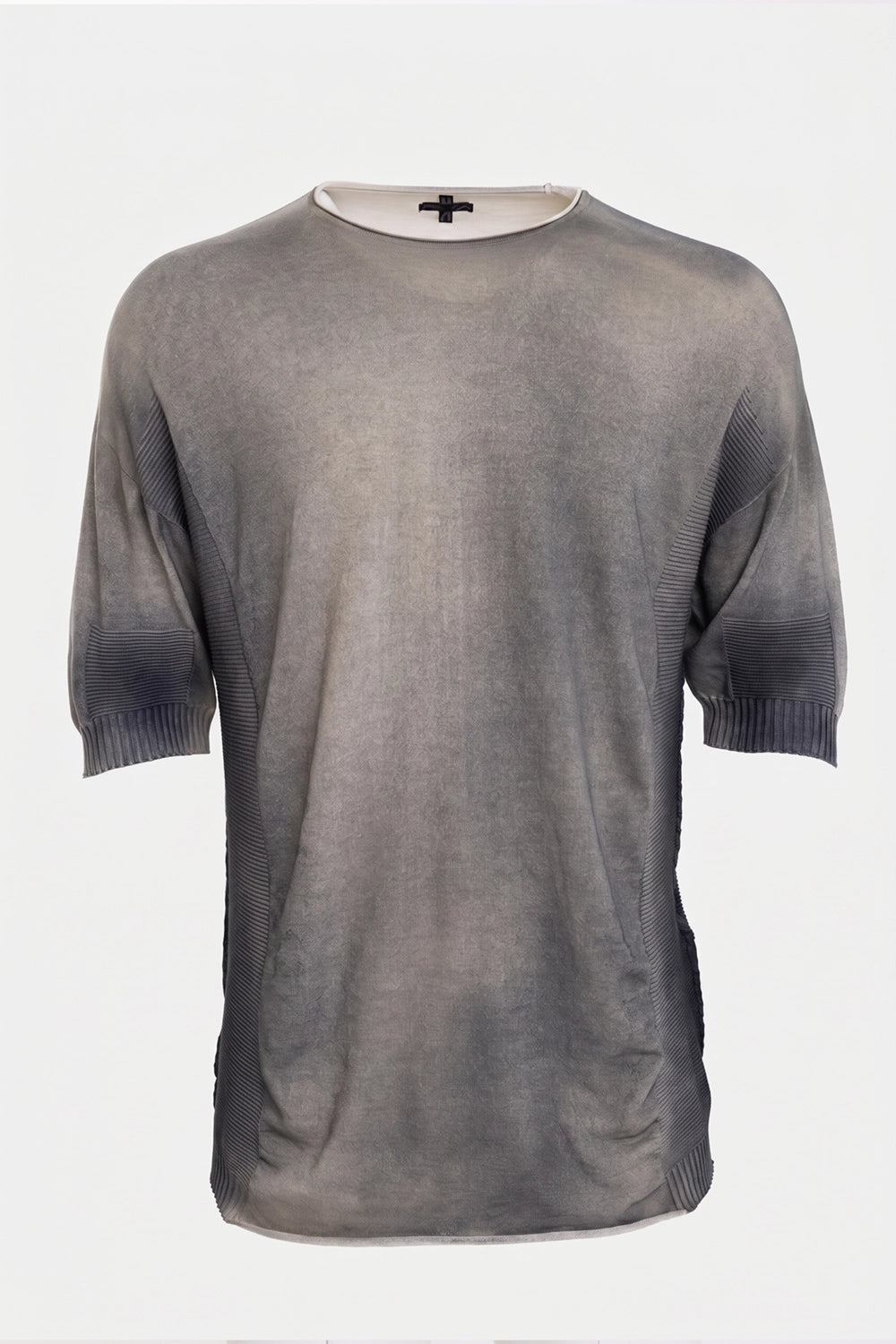 MD75 men's T-shirt in ash black, front view with spray-dyed body, raw crewneck and ribbed cuffs