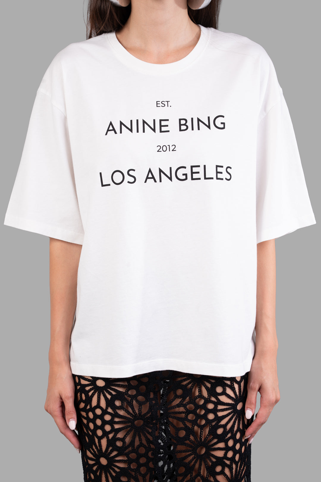 Anine Bing. Logo-print T-shirt in white, featuring a bold front logo detail and relaxed fit with dropped shoulders.