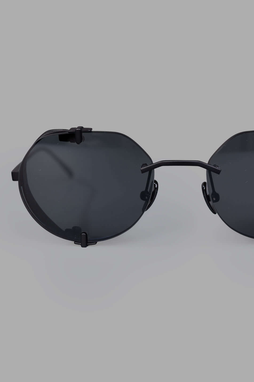 Vysen Eyewear The Uttar - UT1, front view showcasing the rimless black matte titanium round frame with sleek black lenses.