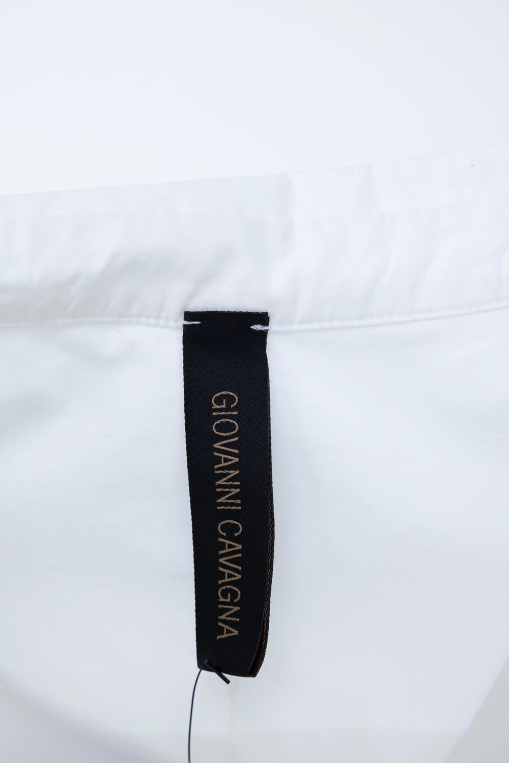 Pre-owned Giovanni Cavagna shirt in white, interior brand label detail on back neck