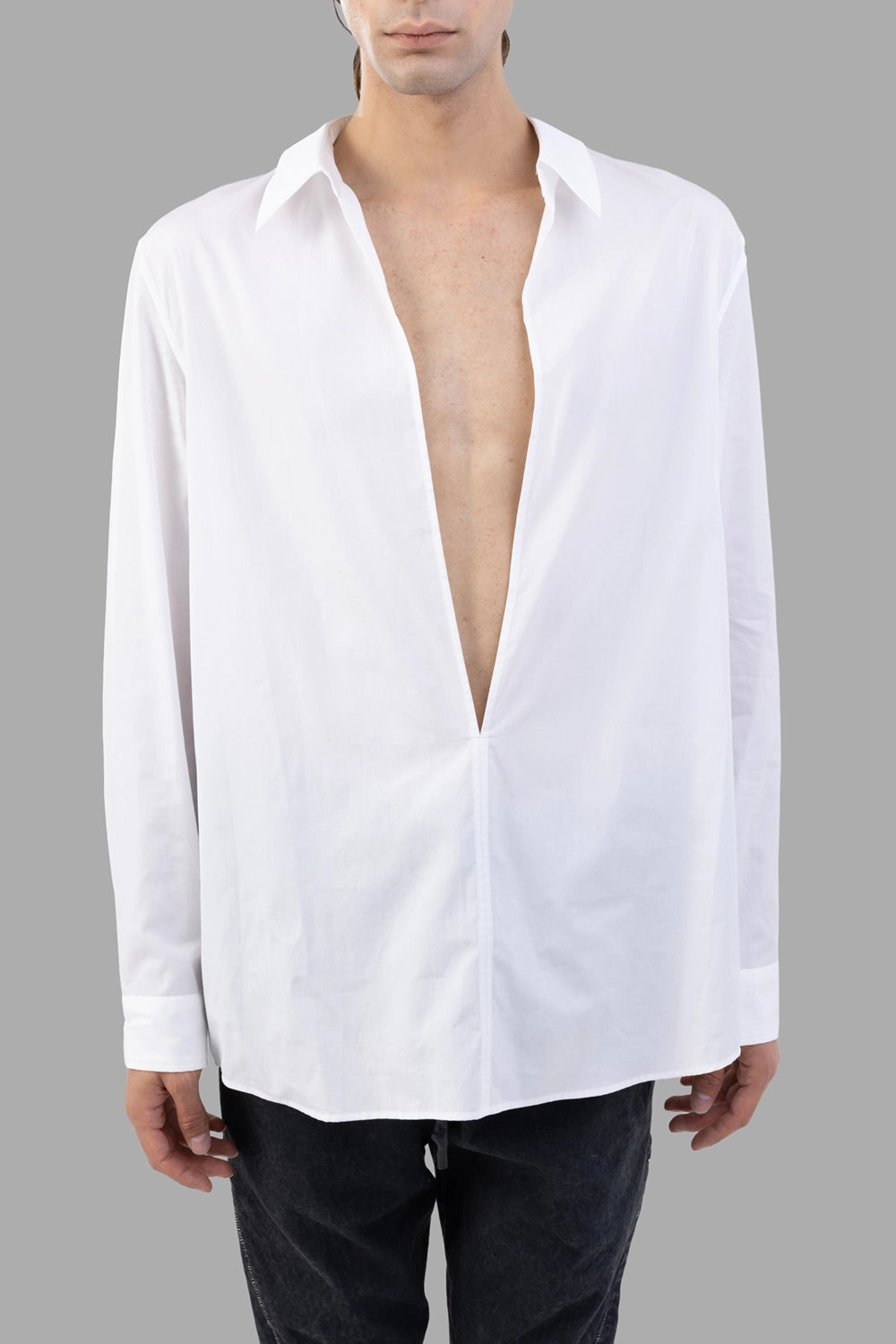 ATTACHMENT shirt in white, front view, plunging split placket and spread collar