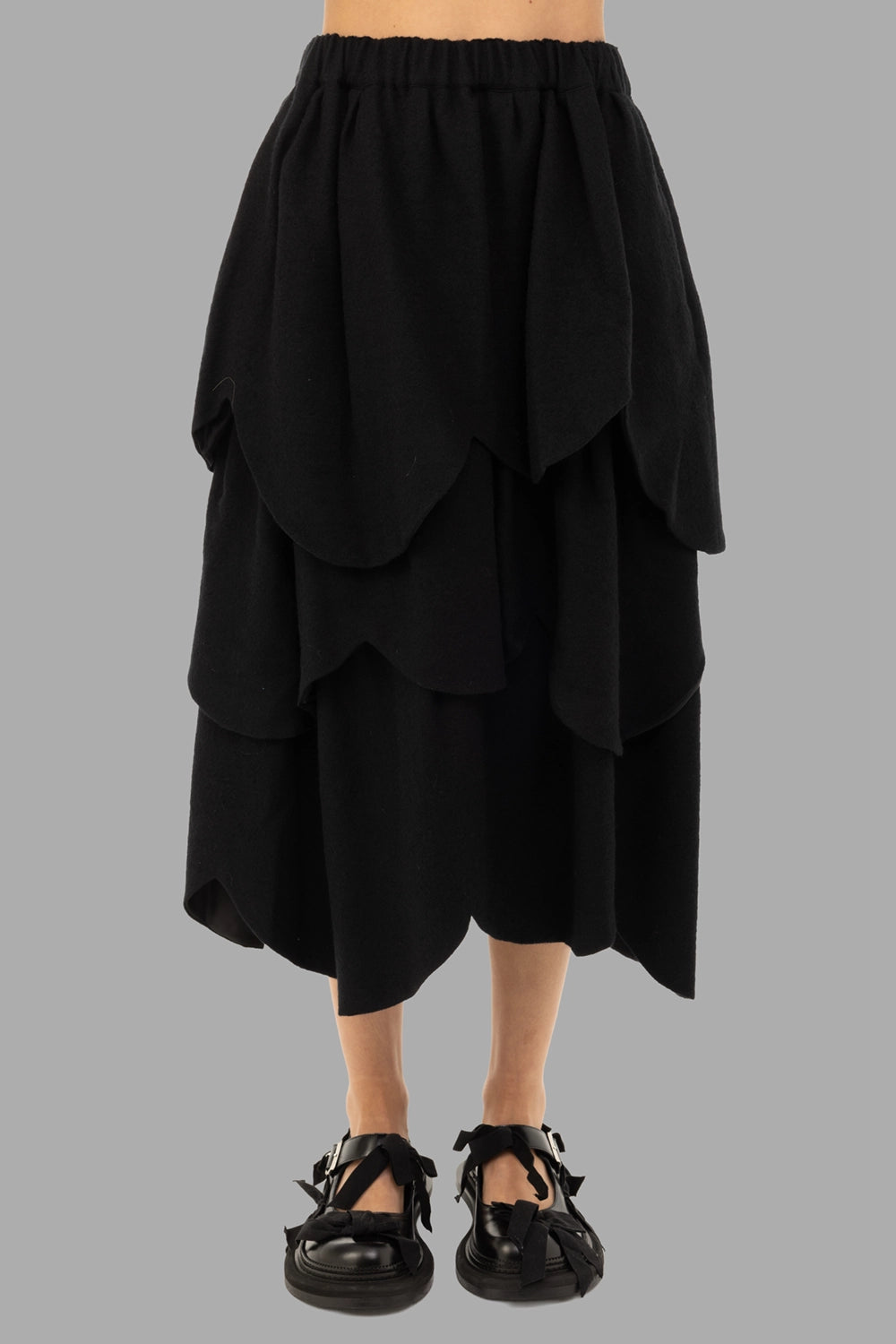 Noir Kei Ninomiya women's skirt in black, front view, elastic waist with scalloped petal tiers