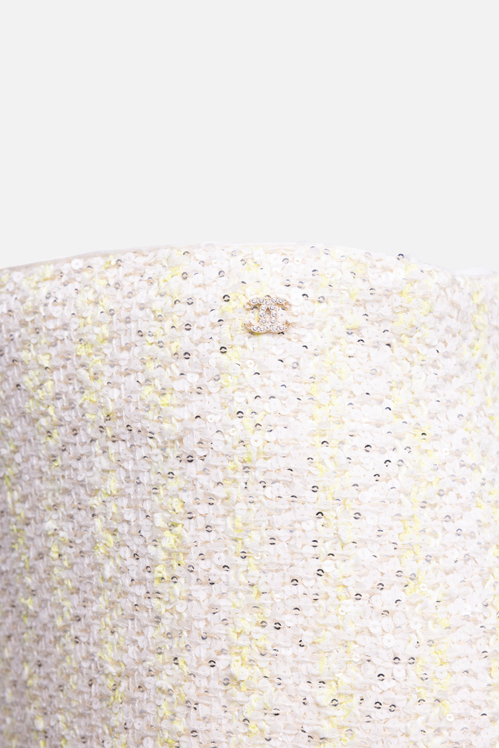 Pre-owned Chanel women's skirt in yellow and light beige, logo detail, CC emblem at waistband on sequin tweed.