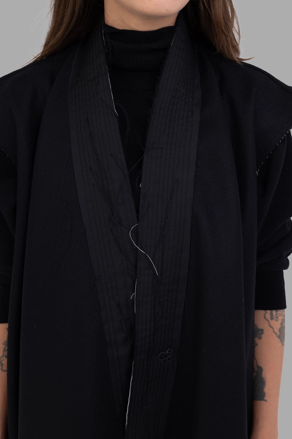 Giovanni Cavagna women sleeveless coat in black, collar detail, channel-stitched shawl panel